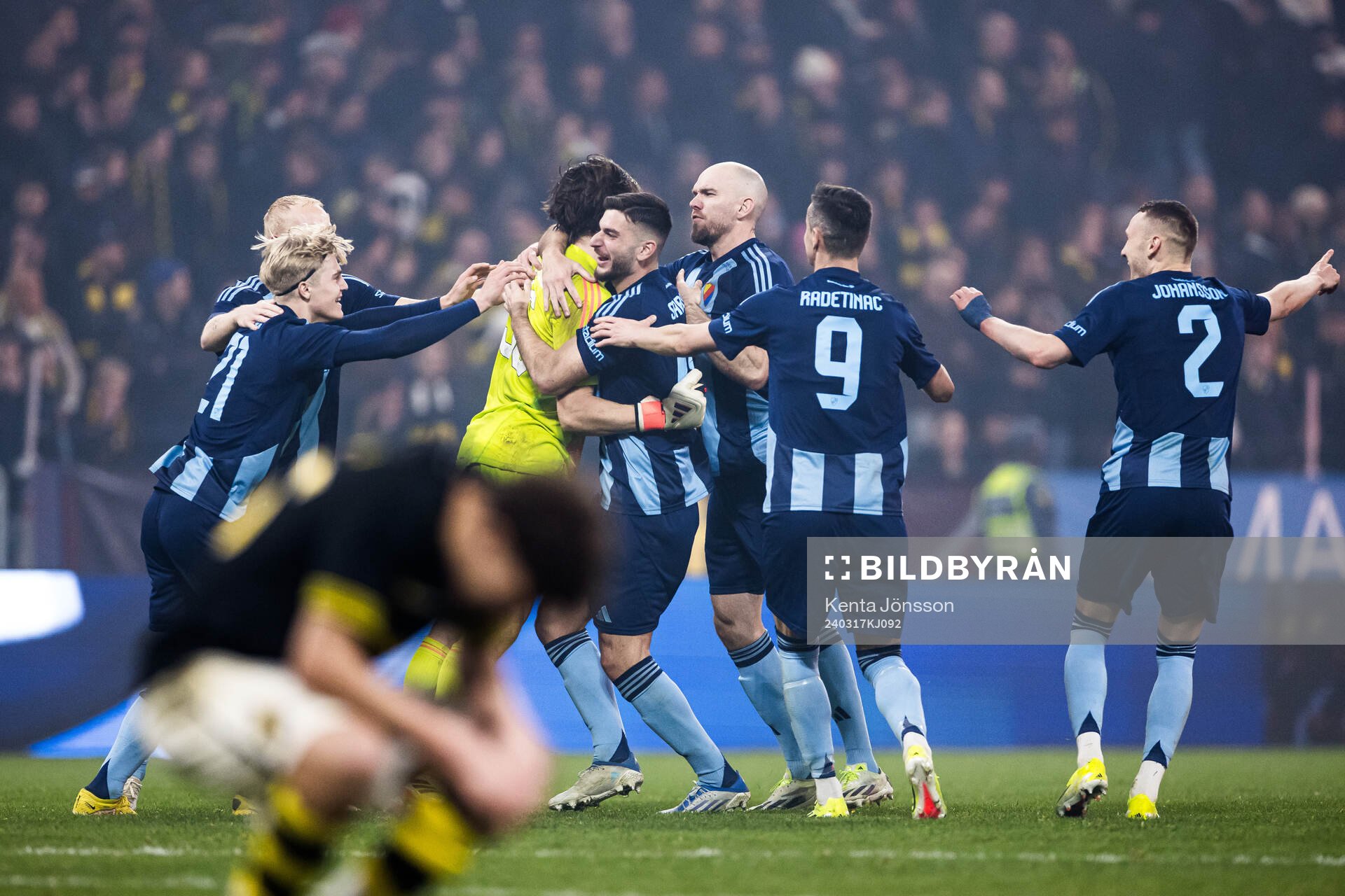 Djurgårdens målvakt Jacob Widell Zetterström jublar med