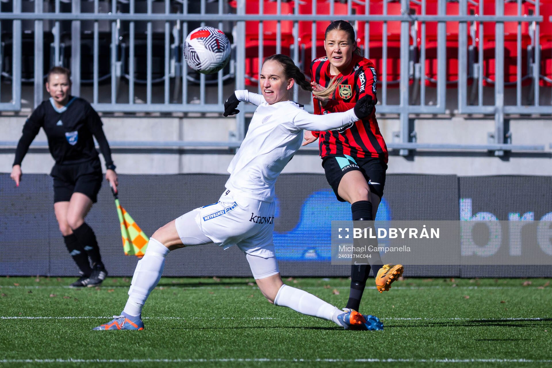 Brommapojkarnas Tuva Ölvestad och IK Uppsalas Clara