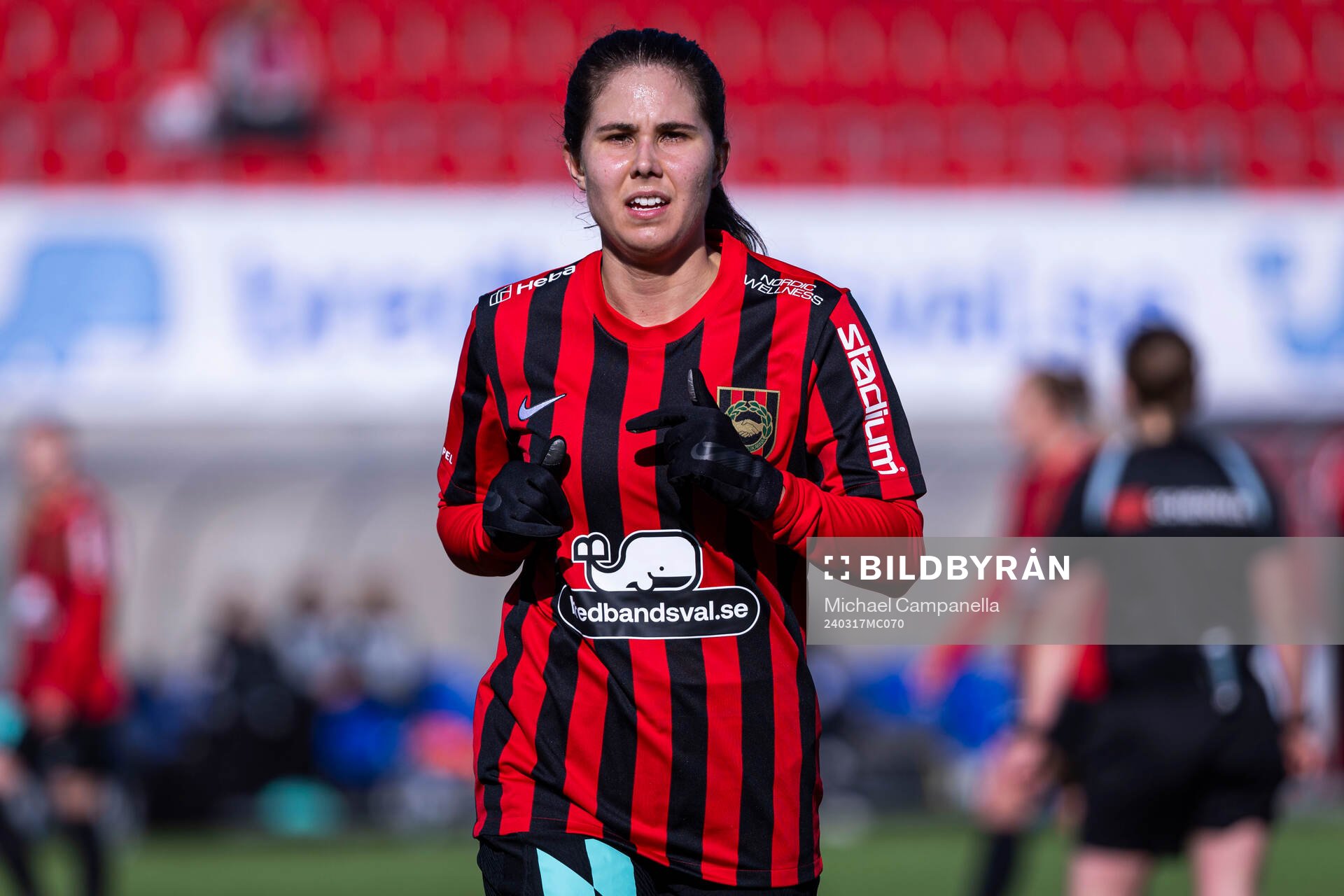 Brommapojkarnas Julia Olsson under fotbollsmatchen i Svenska Cupen mellan Brommapojkarna och IK Uppsala den 17 mars 2024 i Stockholm.