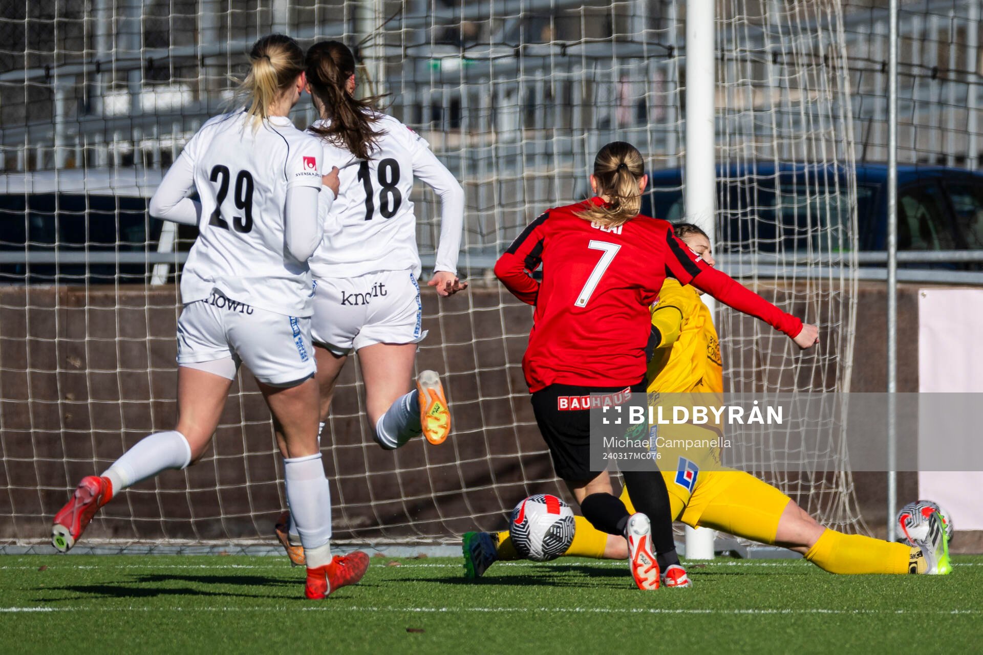 Brommapojkarnas Sara Olai gör 5-1 målet