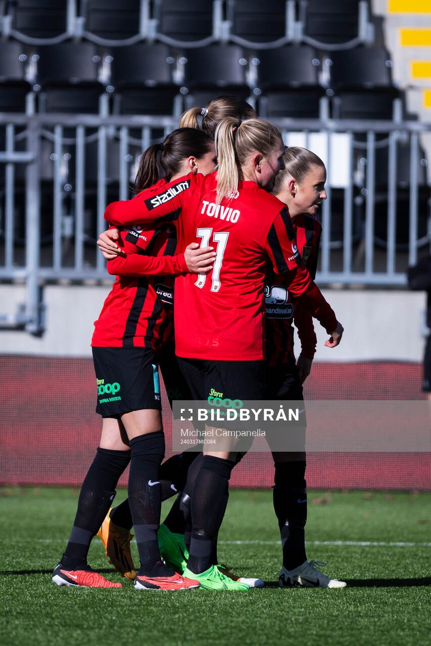 Brommapojkarnas Vera Blom, Ellen Toivio, Tuva Ölvestad