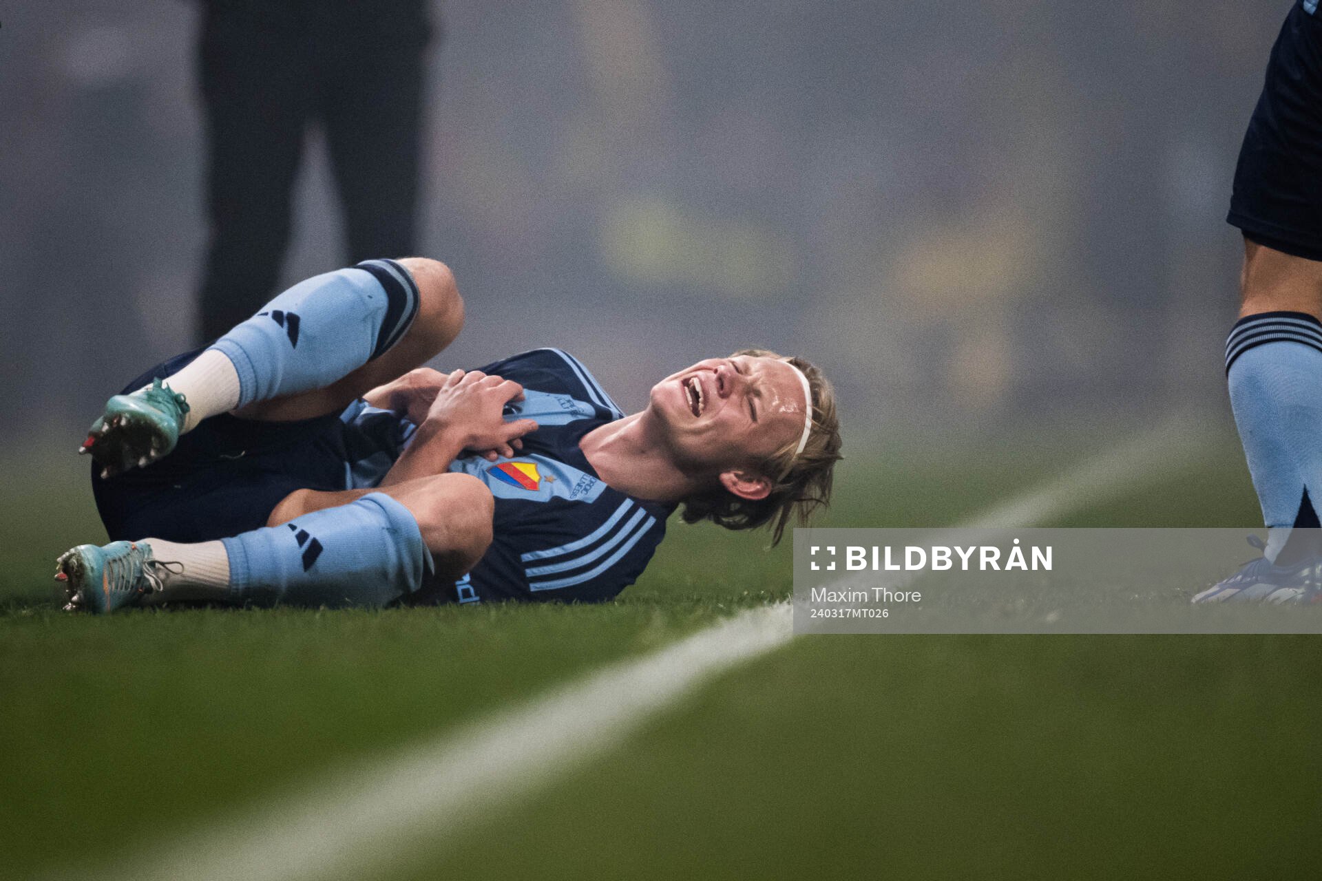 Djurgårdens Tobias Gulliksen har ont under semifinalen i Svenska Cupen mellan AIK och Djurgården den 17 mars 2024 i Stockholm. 