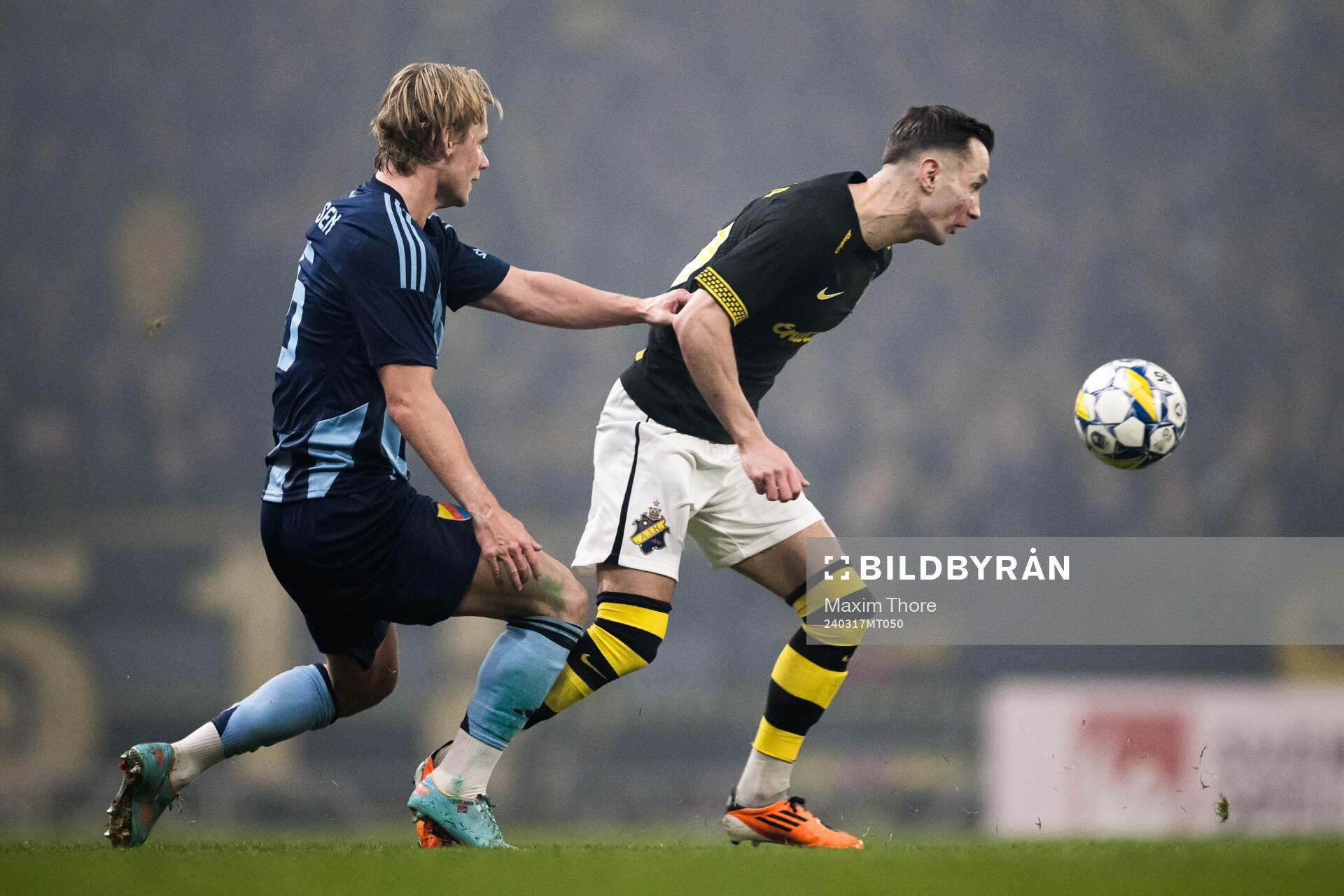 Djurgårdens Tobias Gulliksen och AIKs Bersant Celina