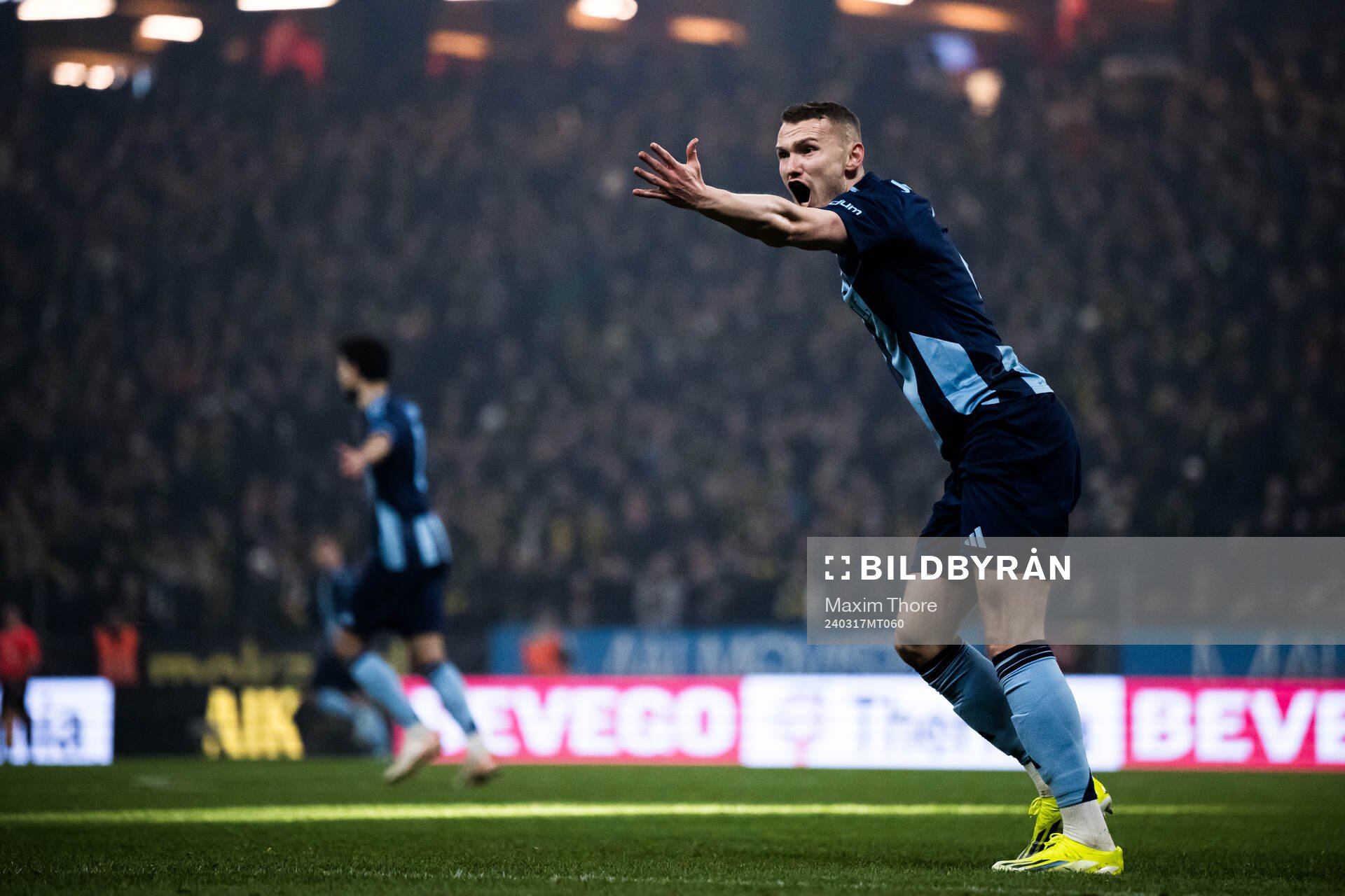 Djurgårdens Piotr Johansson reagerar