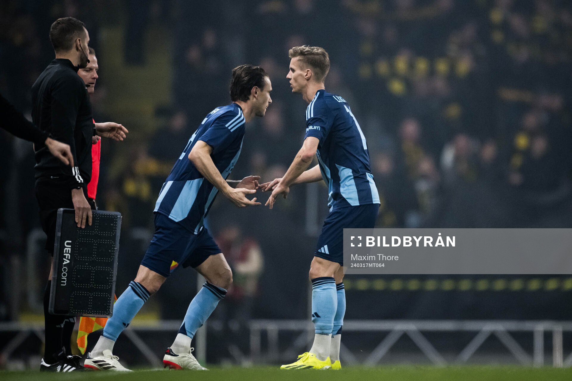 Djurgårdens Albin Ekdal byter med Djurgårdens Samuel