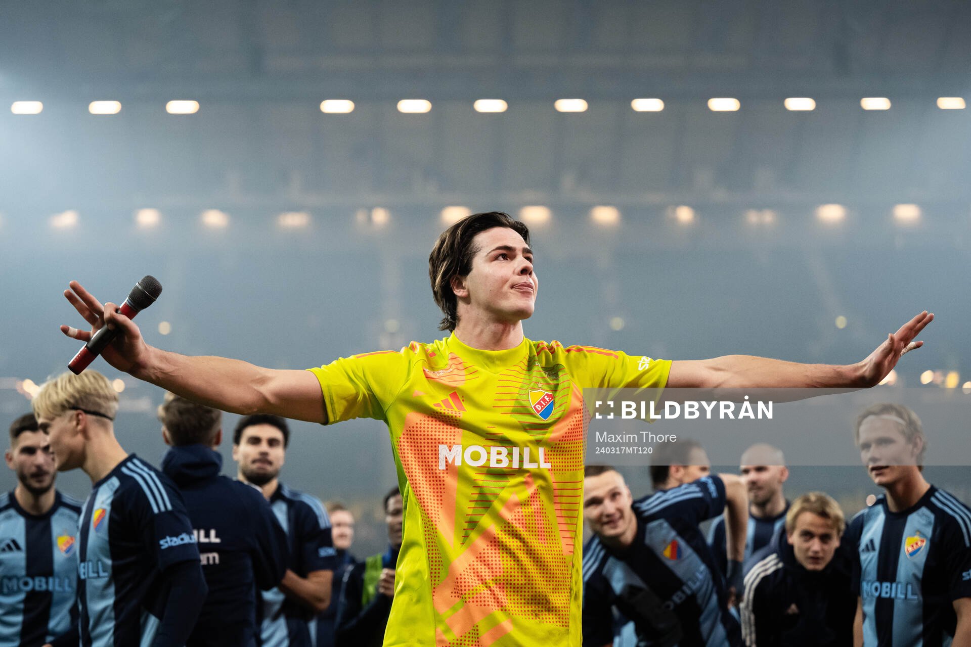 Djurgårdens målvakt Jacob Widell Zetterström jublar