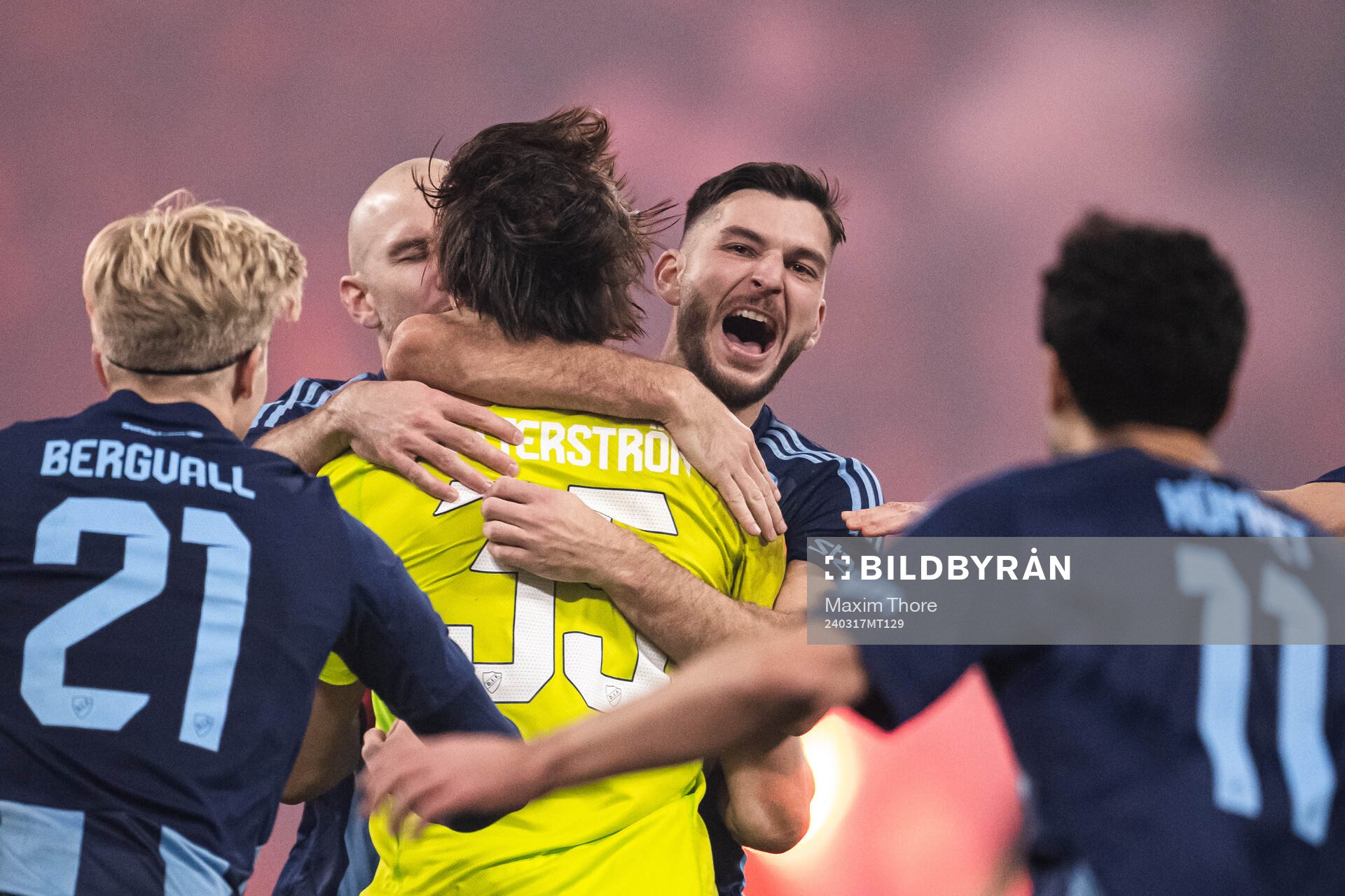 Djurgårdens målvakt Jacob Widell Zetterström jublar med