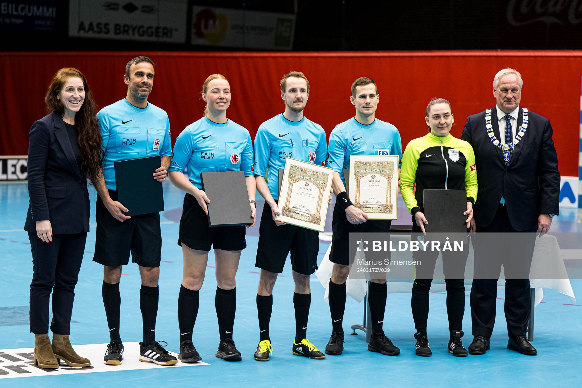 Lise Klaveness, president of the Norwegian Football Association (NFF), the referees and Kjell Arne Hermansen, mayor of Drammen, after the Norwegian Championship futsal final match between NTNUI and Tiller on March 17, 2024 in Drammen.