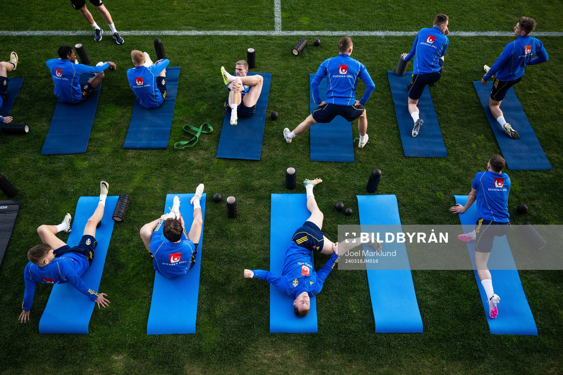 Emil Krafth with team mates of the Swedish men's national