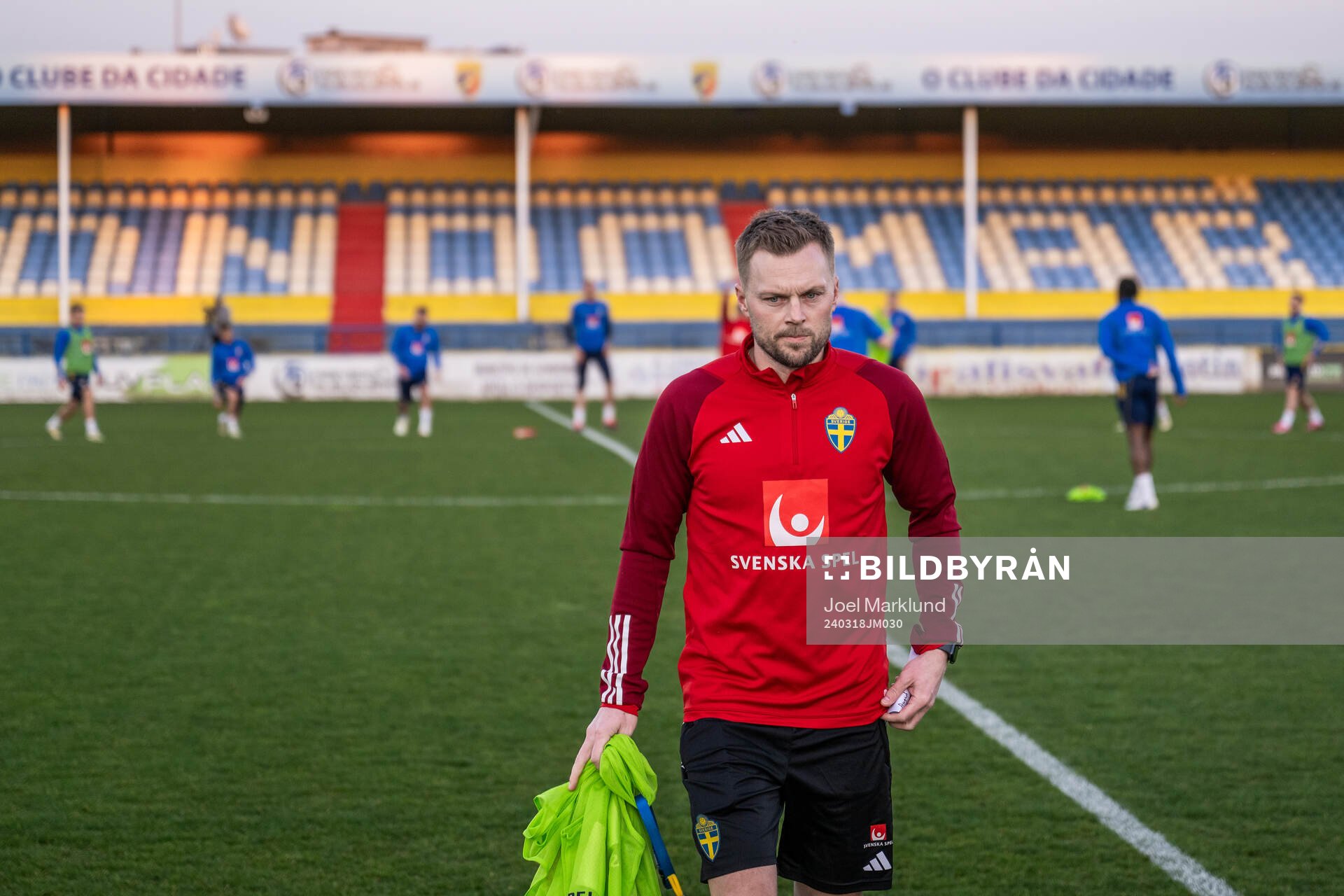 Assistant coach Sebastian Larsson of the Swedish men's