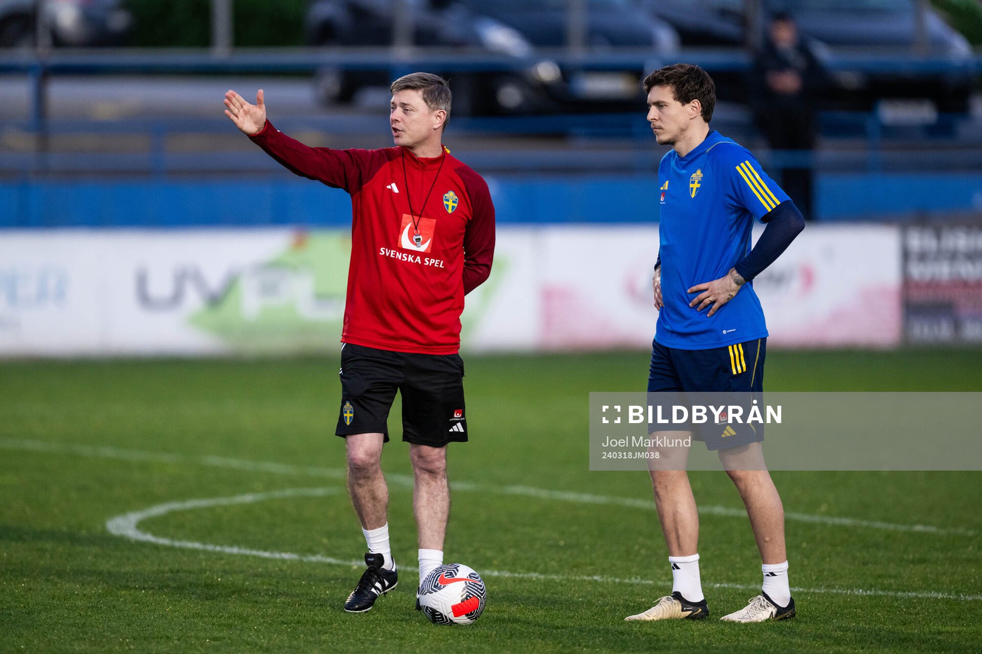 head coach Jon Dahl Tomasson and Victor Nilsson Lindelöf