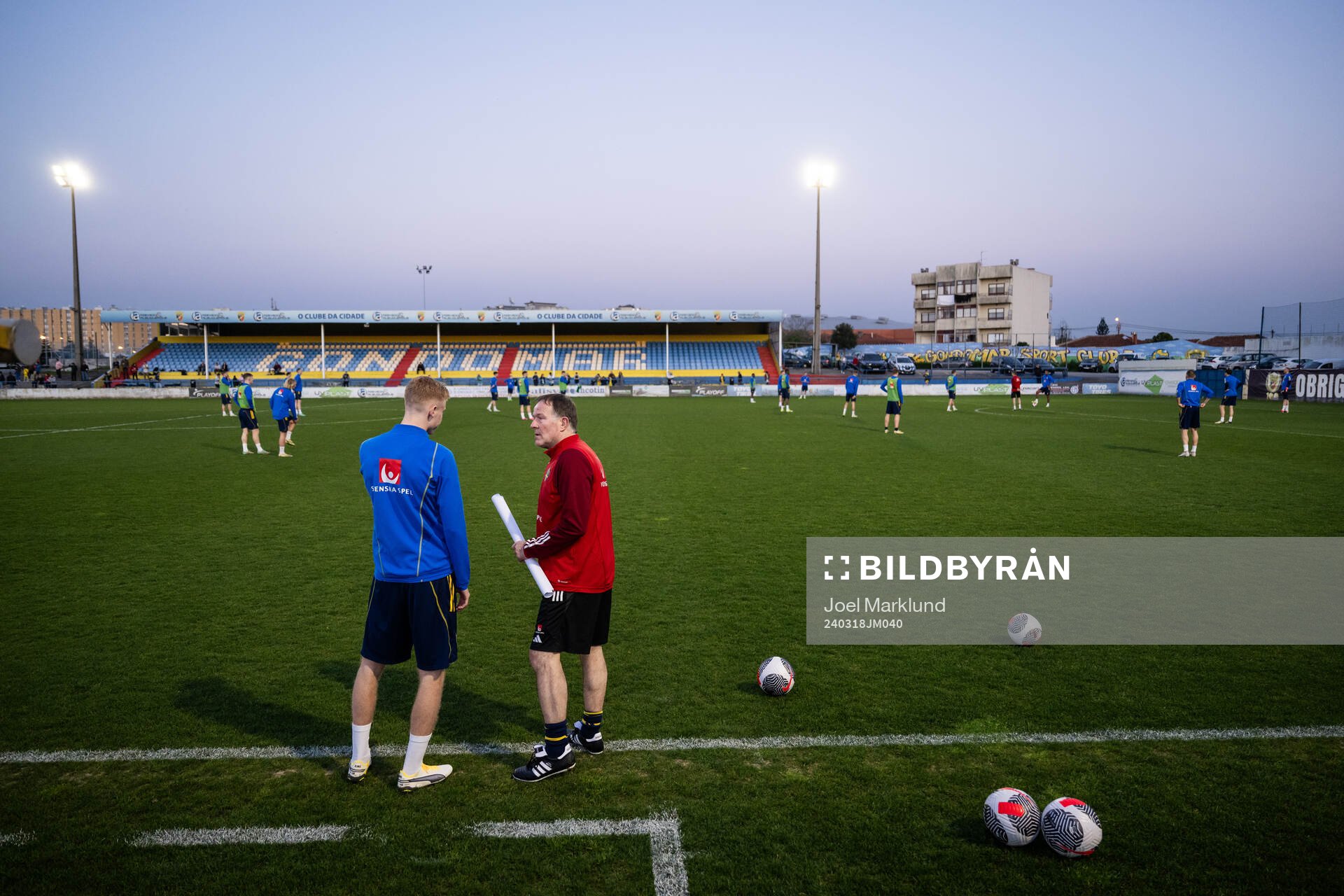 Hugo Larsson and assistant coach Remy Reijnierse of the Swedish men's national football team during a training session on March 18, 2024 in Porto. 