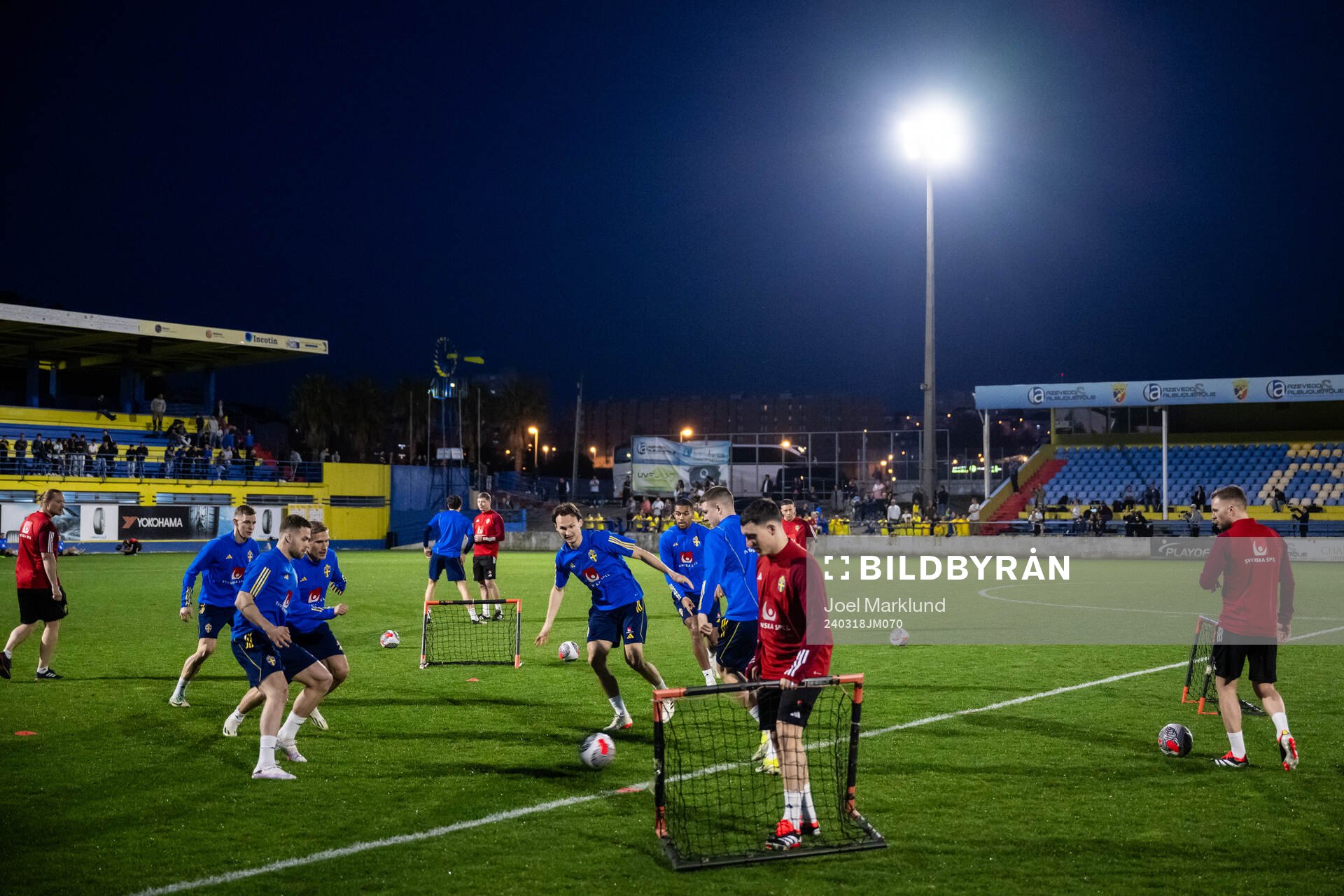 Hjalmar Ekdal with team mates of the Swedish men's national