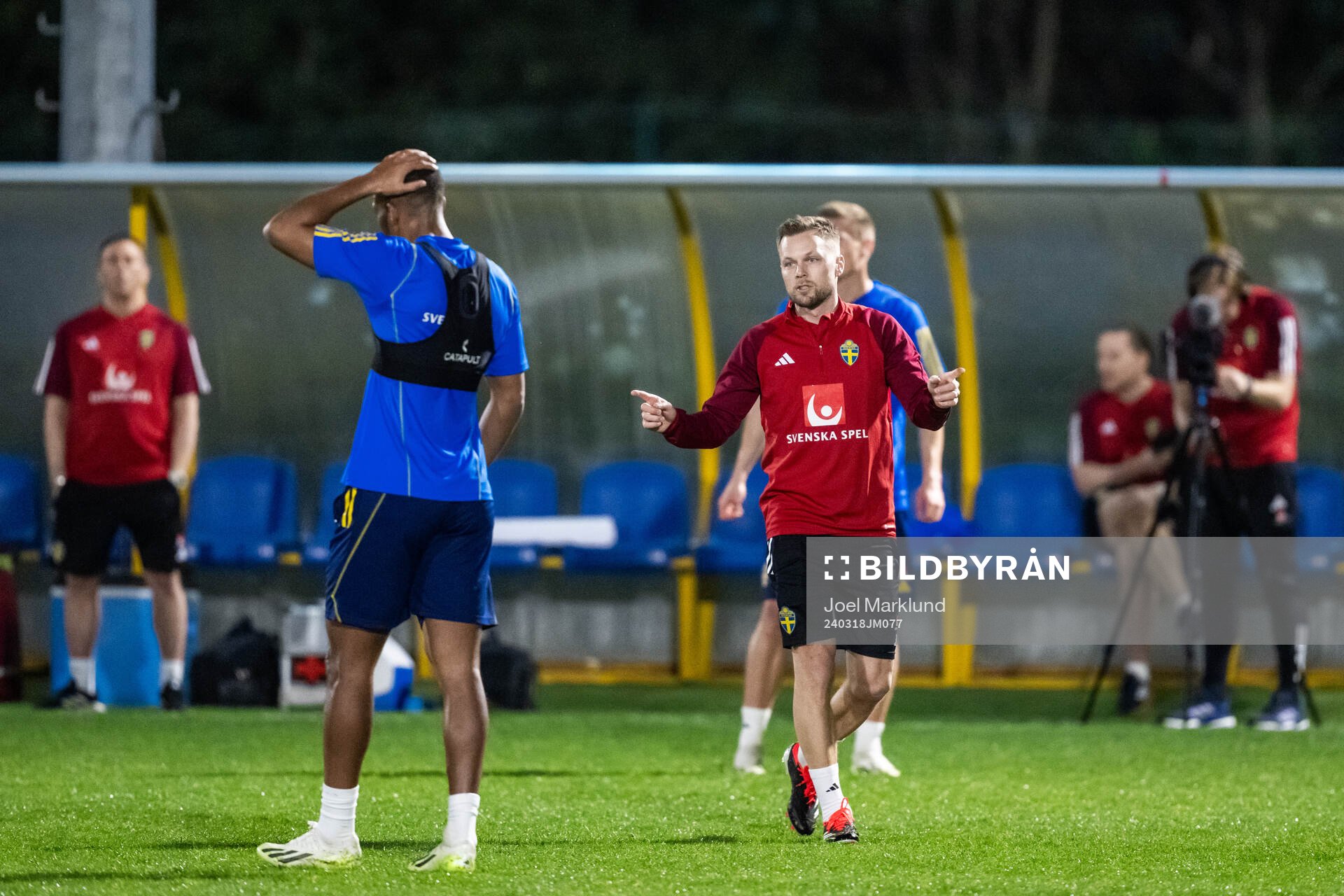 Assistant coach Sebastian Larsson of the Swedish men's