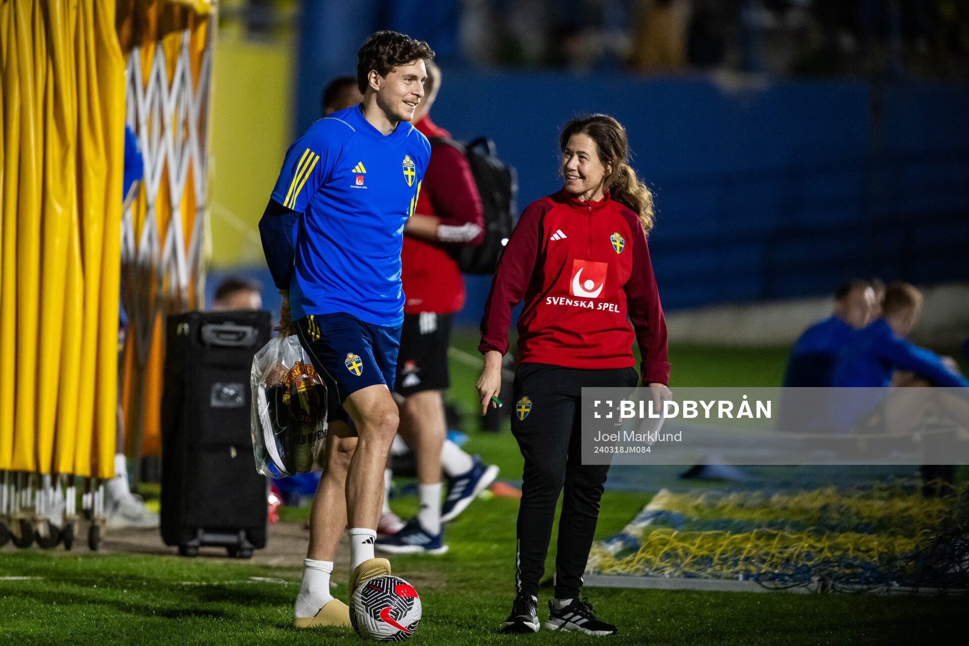 Victor Nilsson Lindelöf and media officer Petra Thorén of