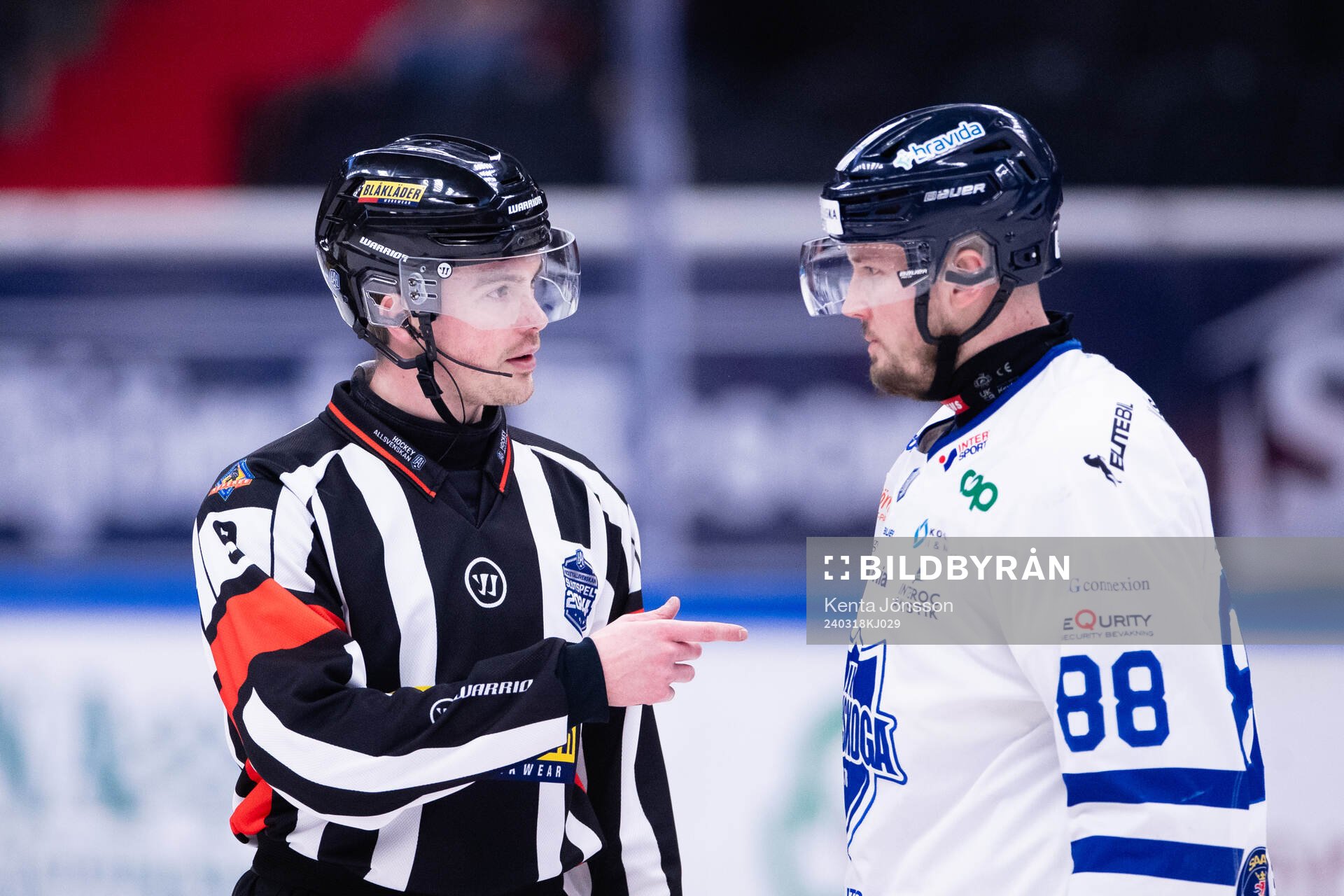 Karlskogas Jesper Kokkonen i samtal med domare