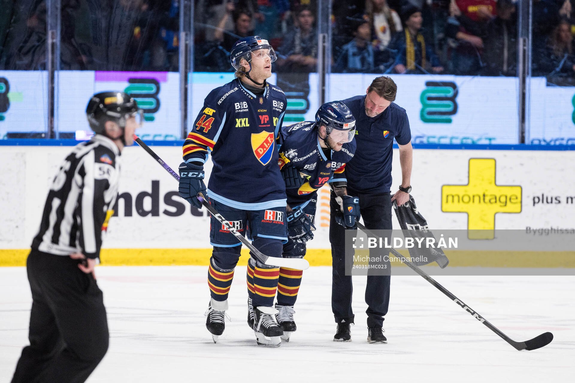 Djurgårdens Alexander Ytterell får hjälp