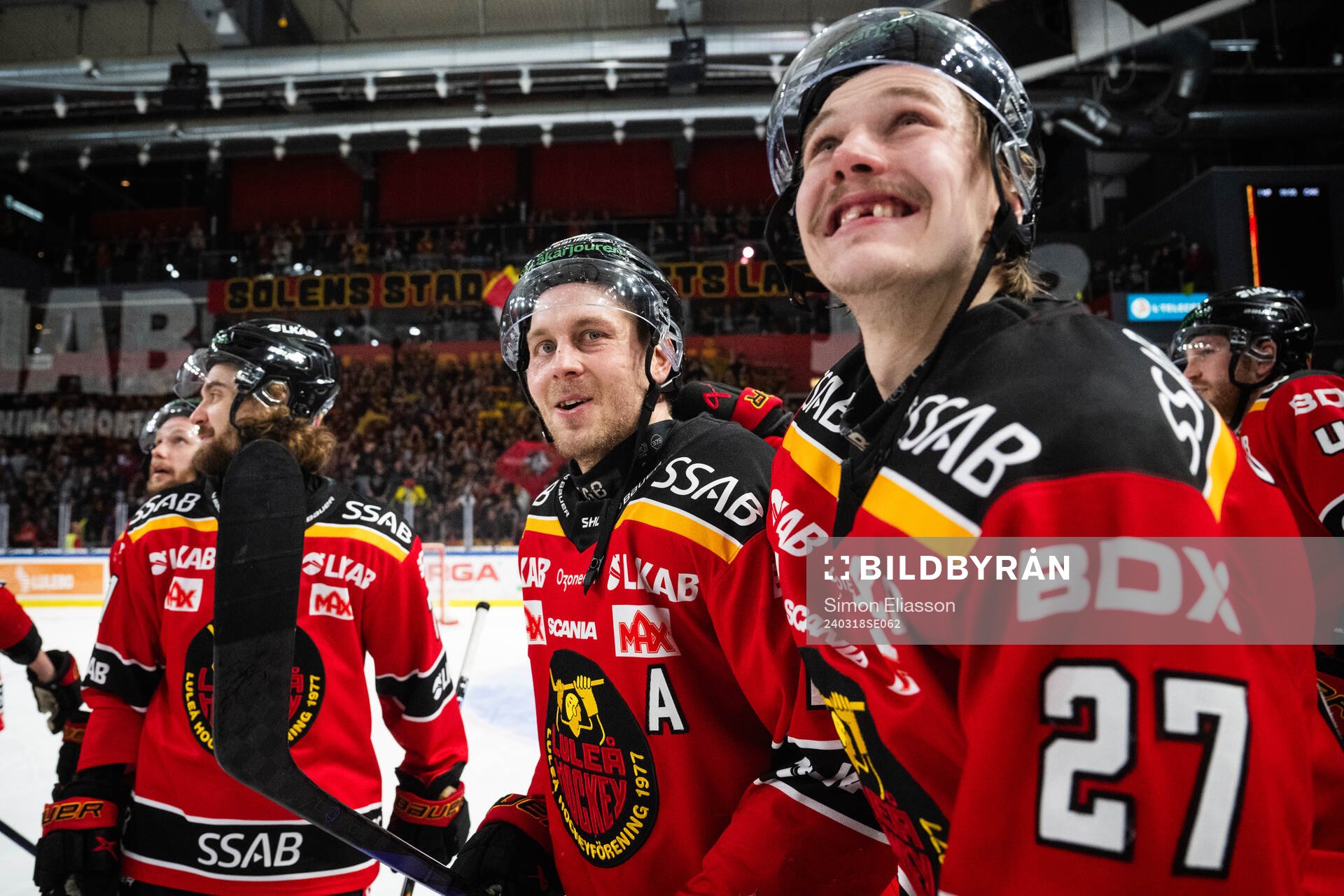 Luleås Juhani Tyrväinen och Oskari Laaksonen jublar