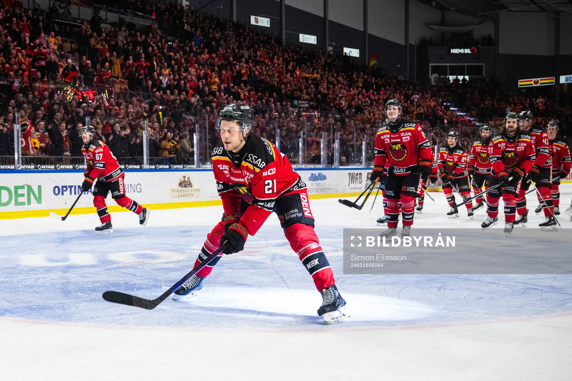Luleås Juhani Tyrväinen jublar