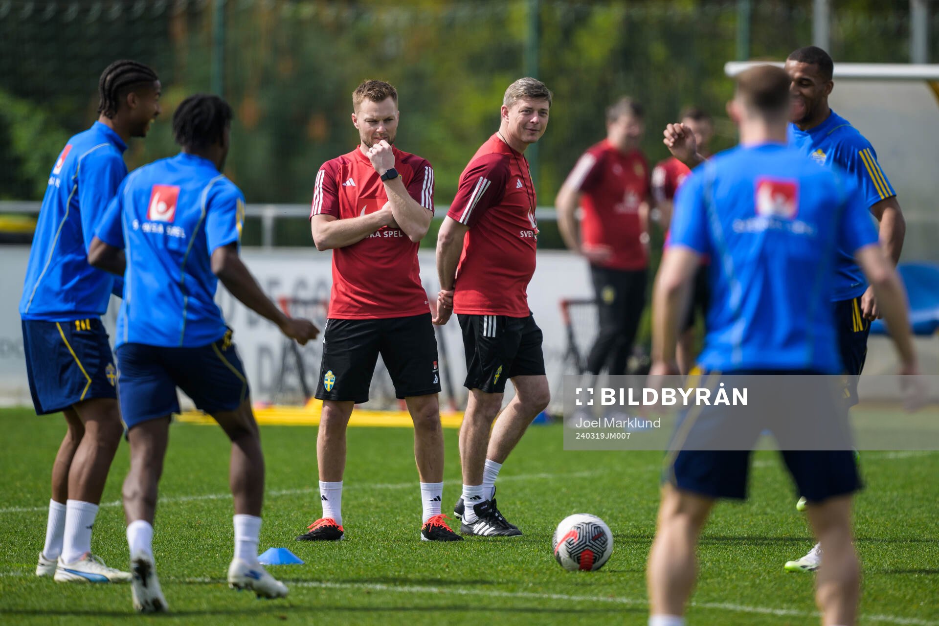 Assistant coach Sebastian Larsson and head coach Jon Dahl