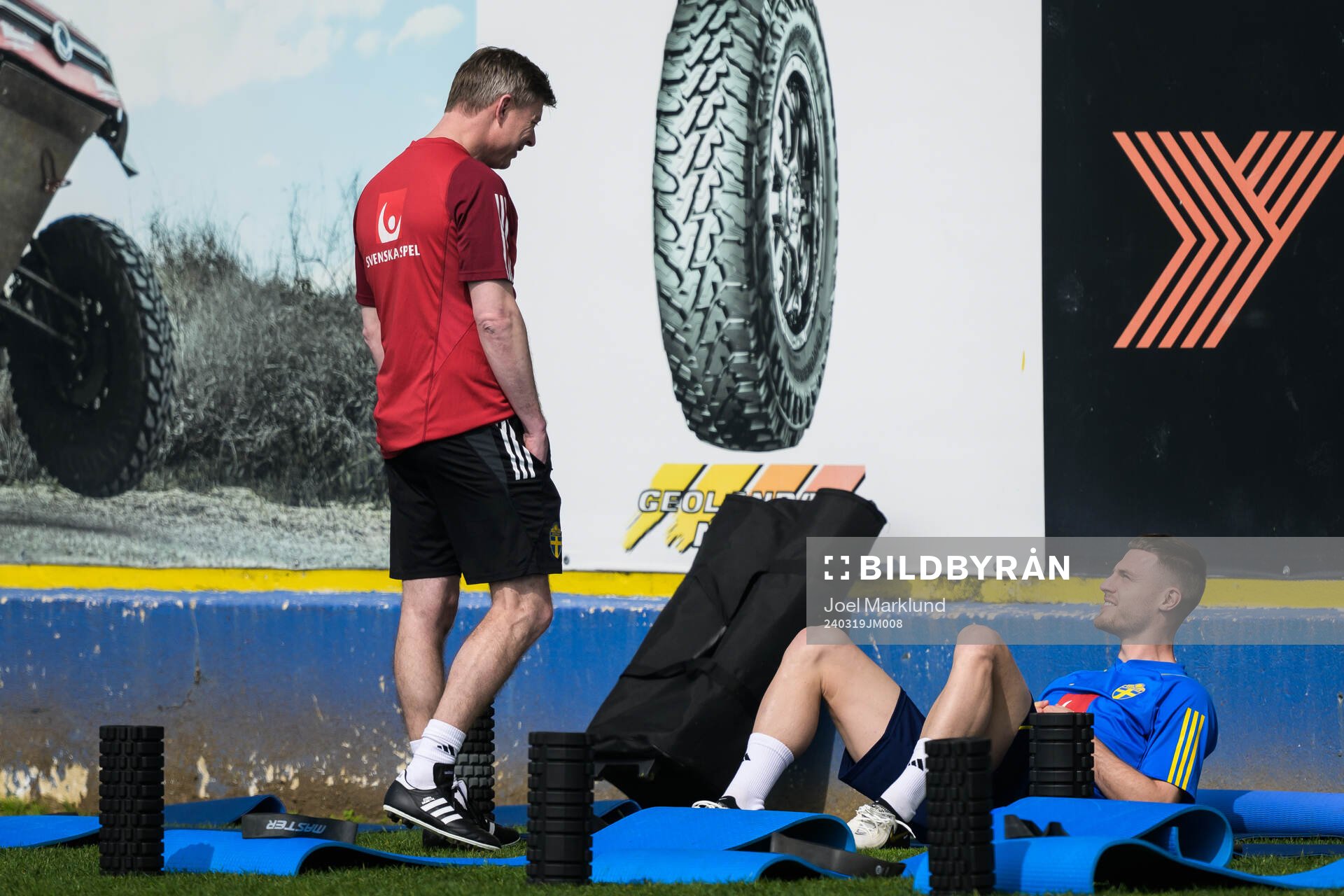 Head coach Jon Dahl Tomasson and Mattias Svanberg of the