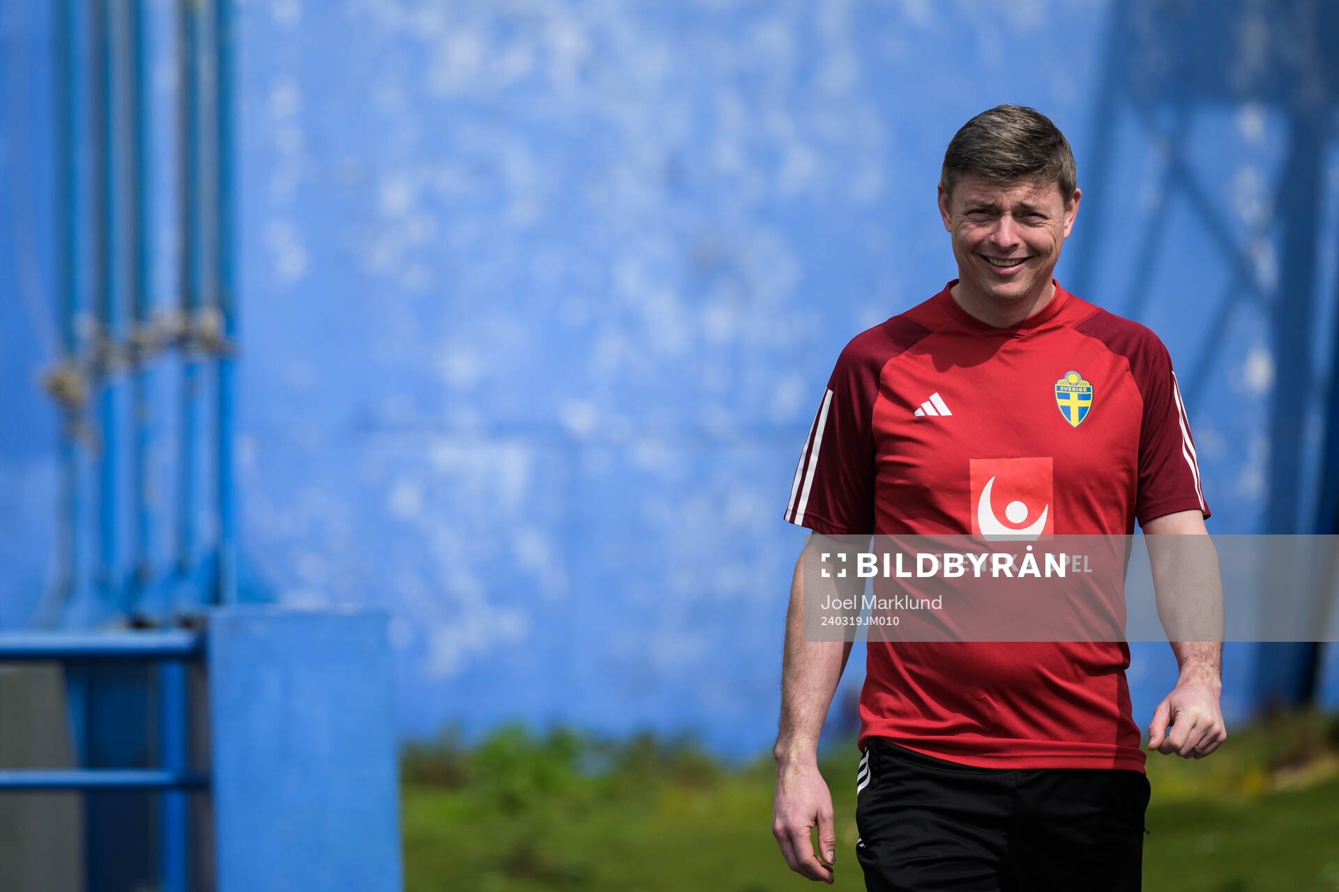 Head coach Jon Dahl Tomasson of the Swedish men's national