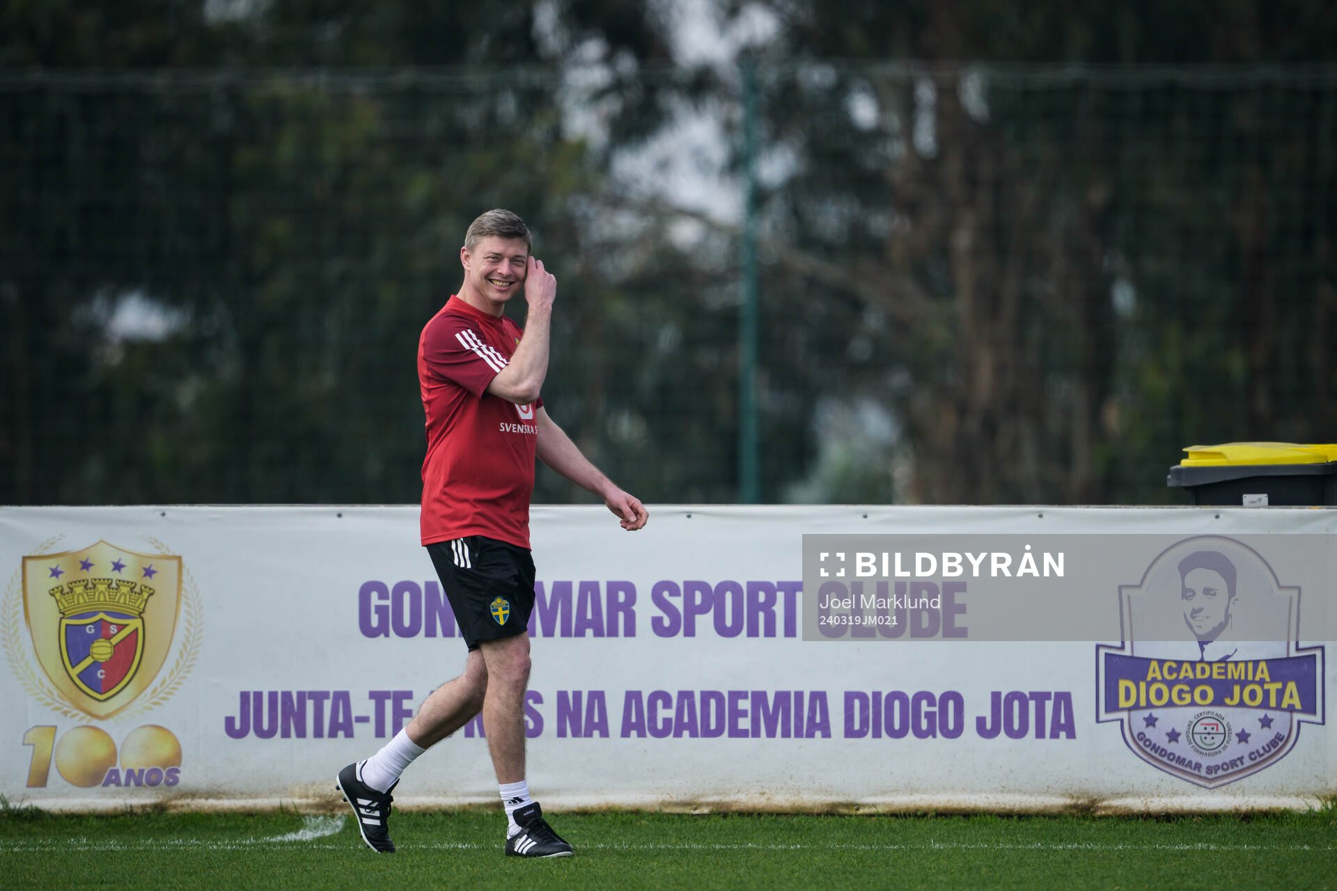 Head coach Jon Dahl Tomasson of the Swedish men's national