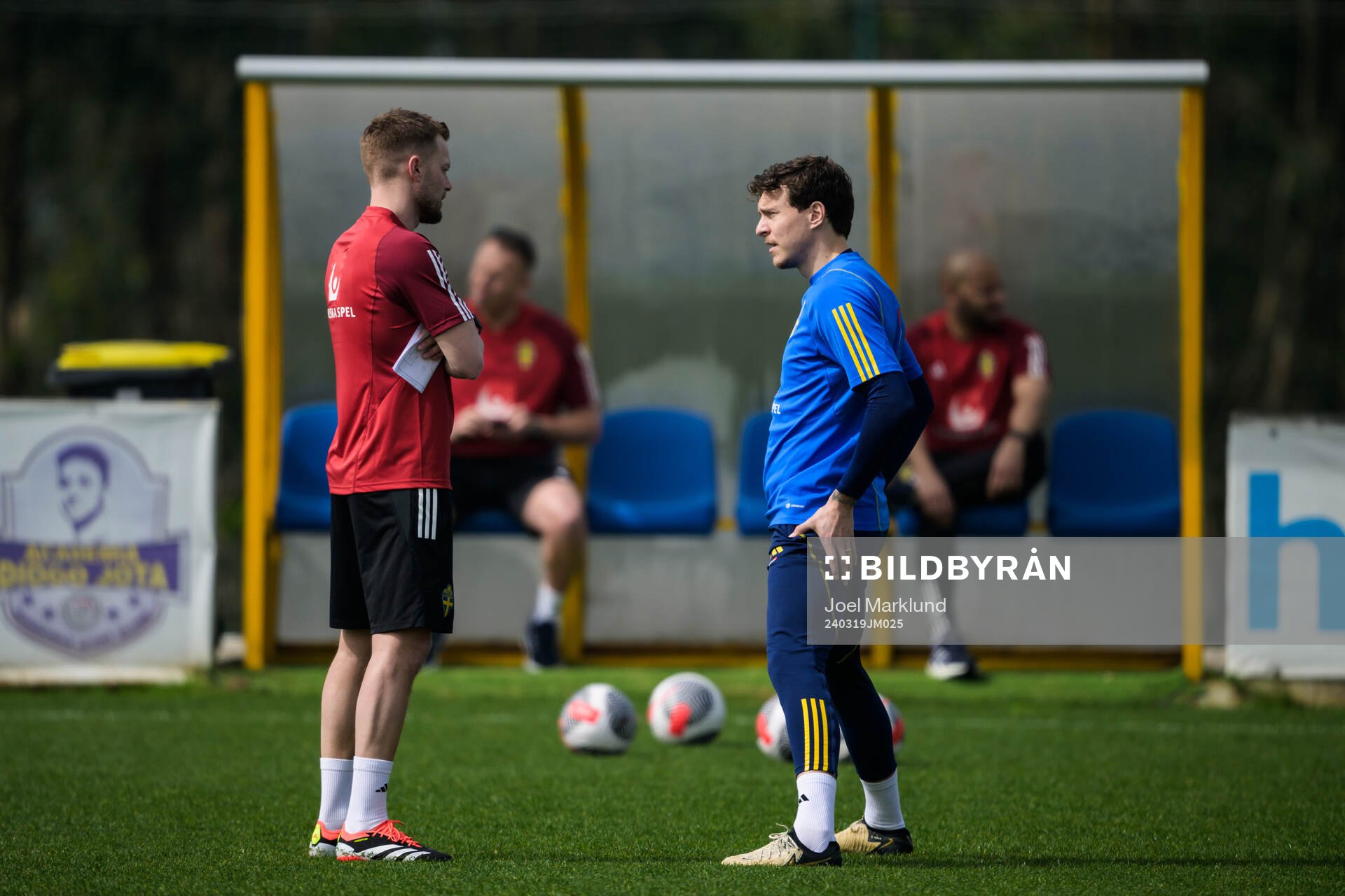 Assistant coach Sebastian Larsson and Victor Nilsson