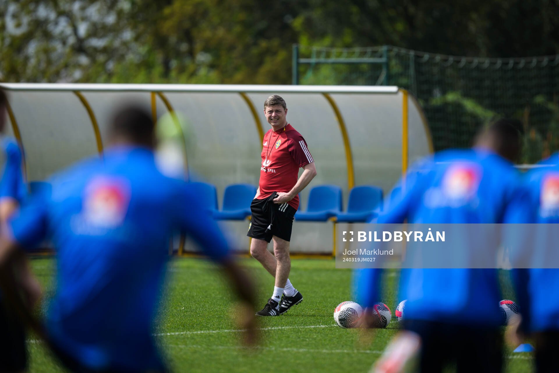 Head coach Jon Dahl Tomasson of the Swedish men's national