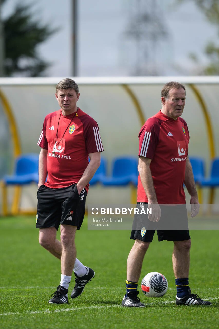 Head coach Jon Dahl Tomasson and assistant coach Remy