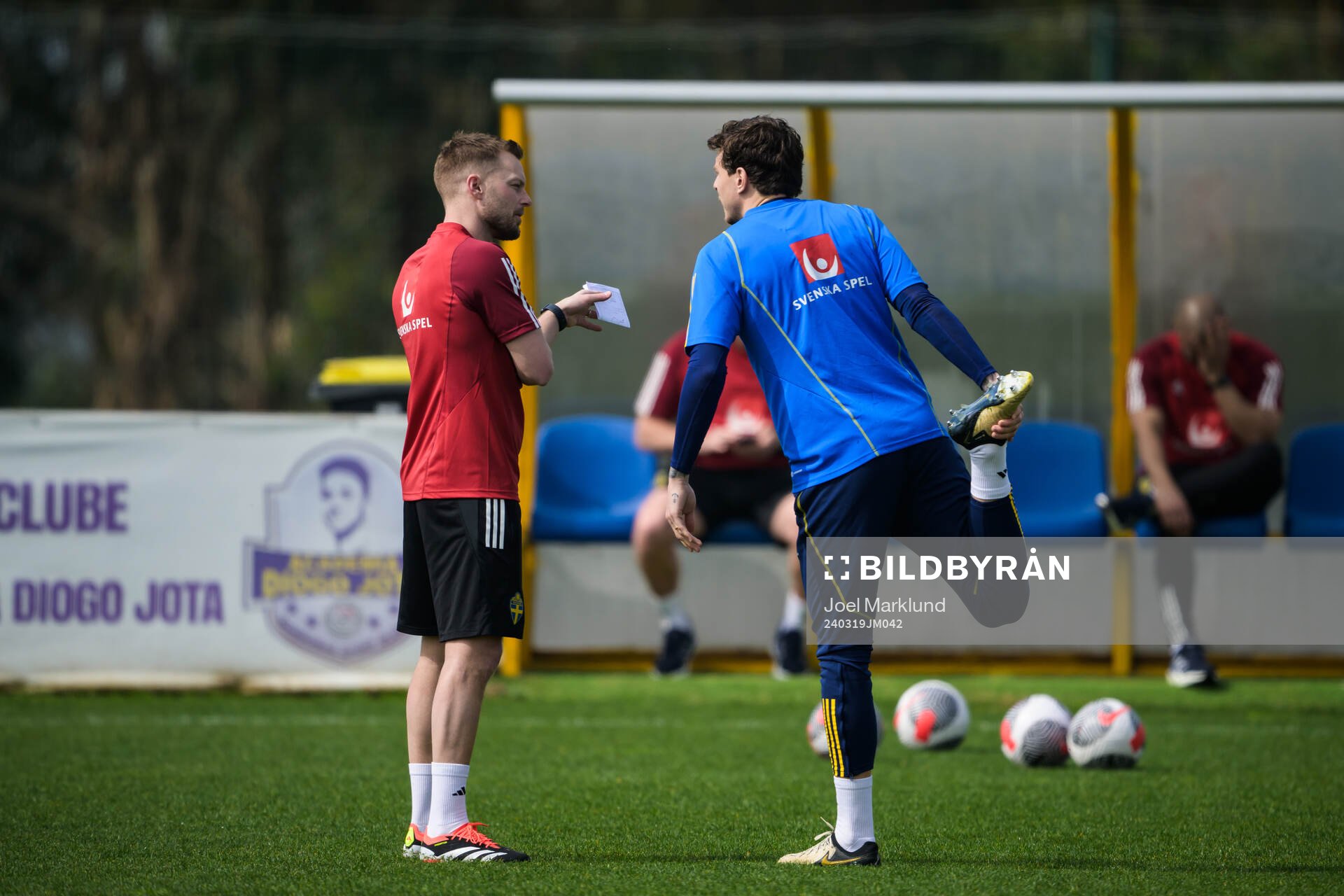 Assistant coach Sebastian Larsson and Victor Nilsson
