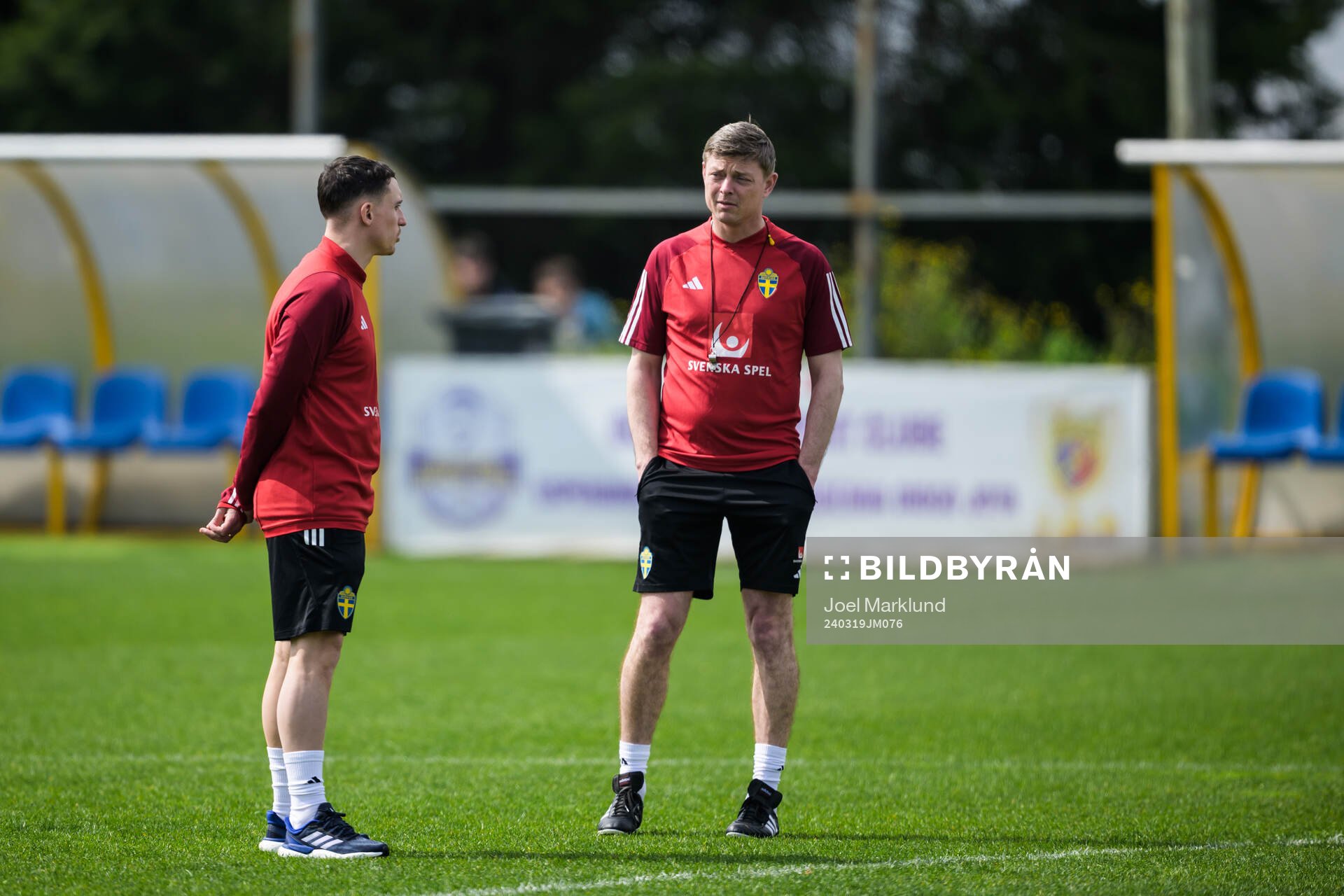 Physio coach Ben Rosen and head coach Jon Dahl Tomasson of