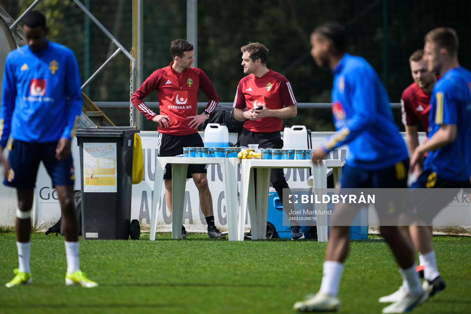Jonathan Berg and doctor Jonas Werner of the Swedish men's