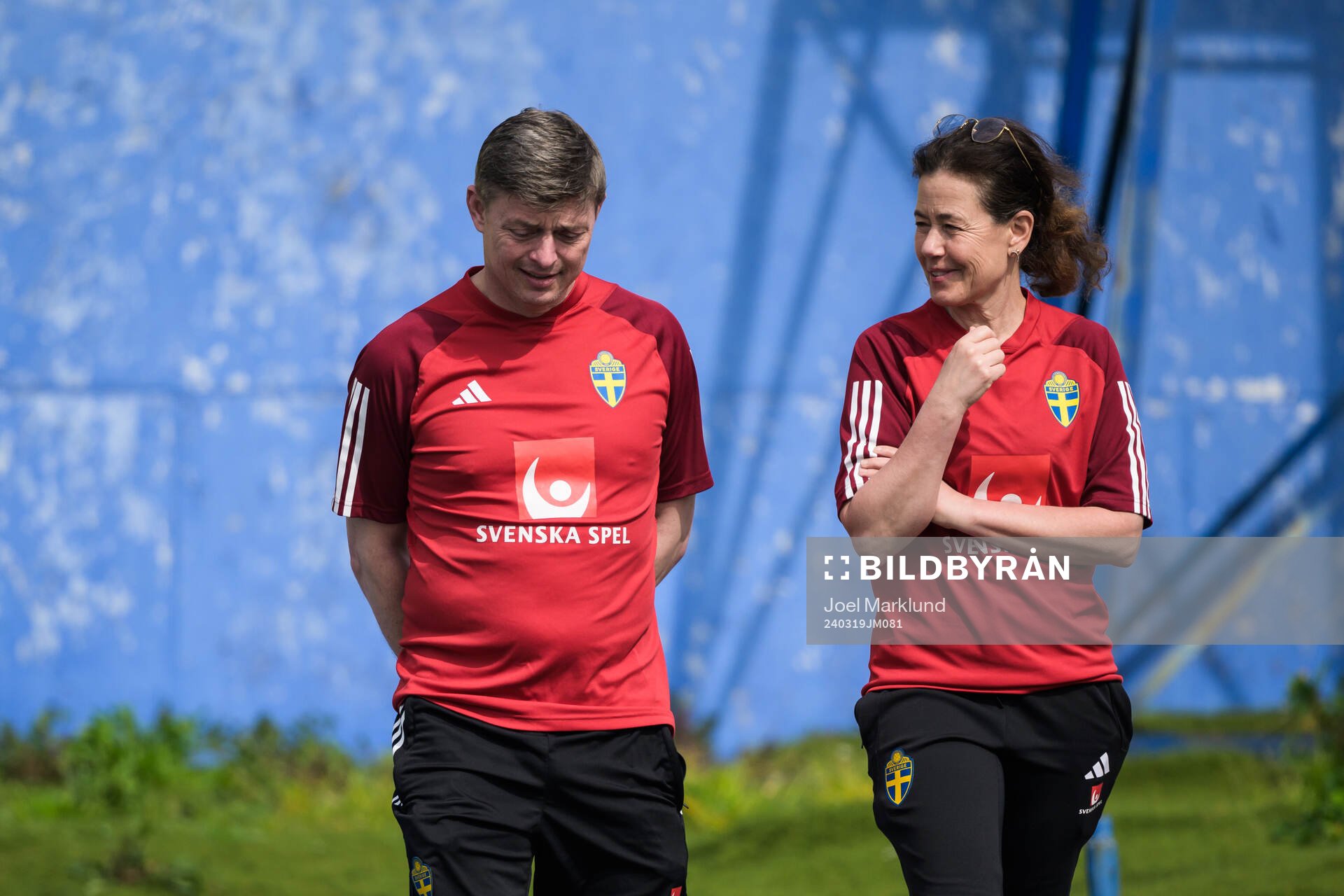 Head coach Jon Dahl Tomasson and press officer Petra
