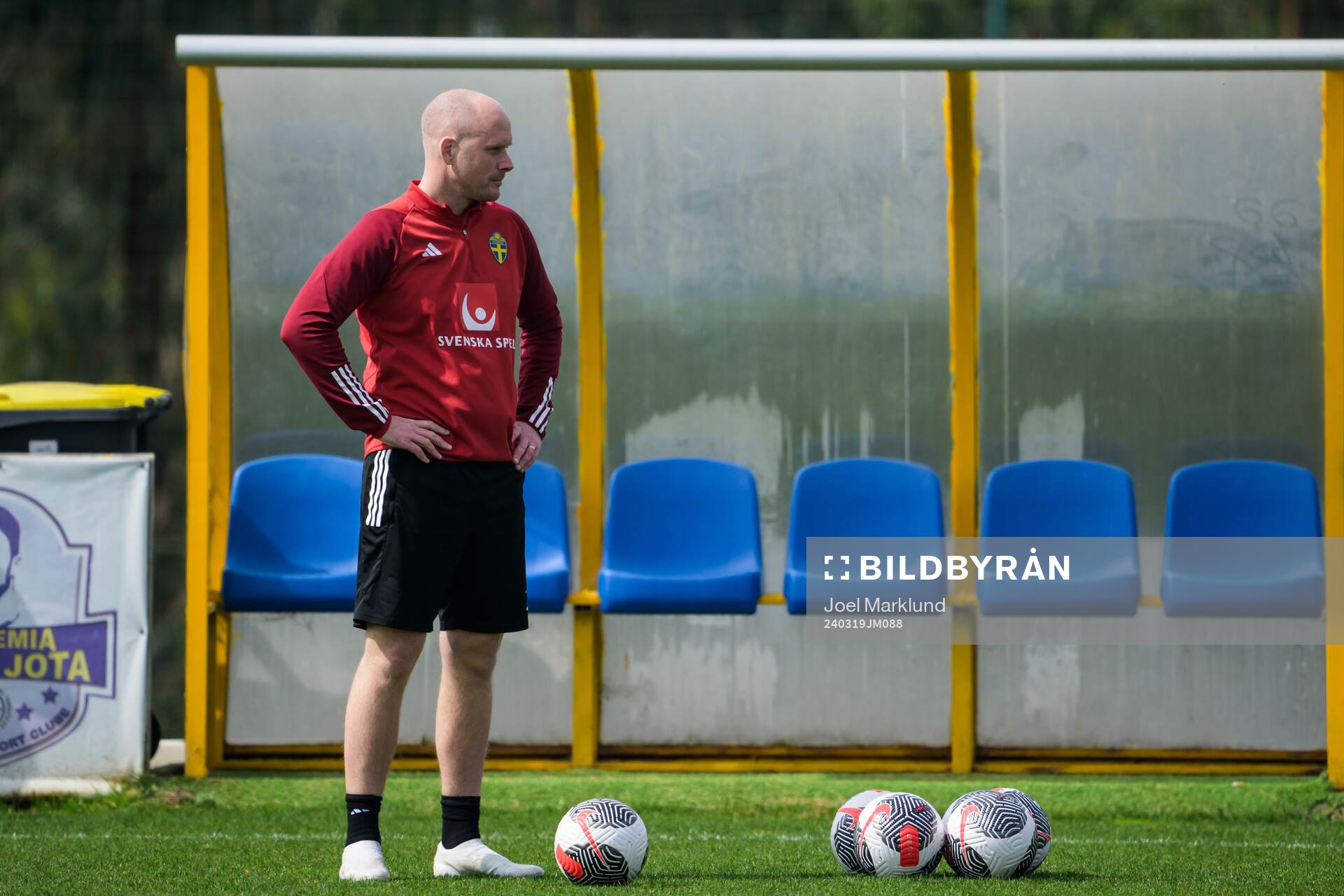 Physio therapist Calle Persson of the Swedish men's
