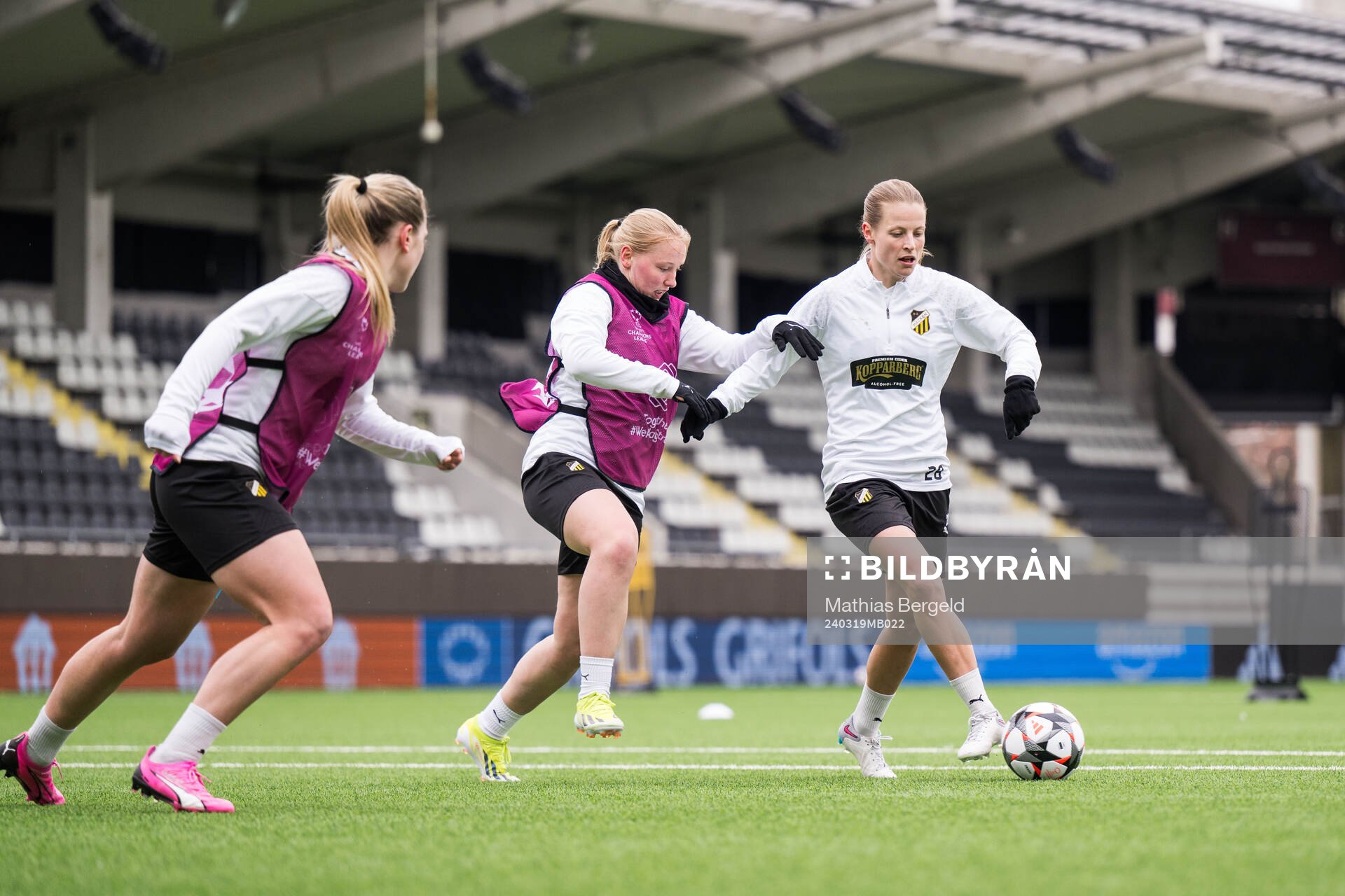 Johanna Fossdalsá Sørensen and Anna Anvegård of Häcken