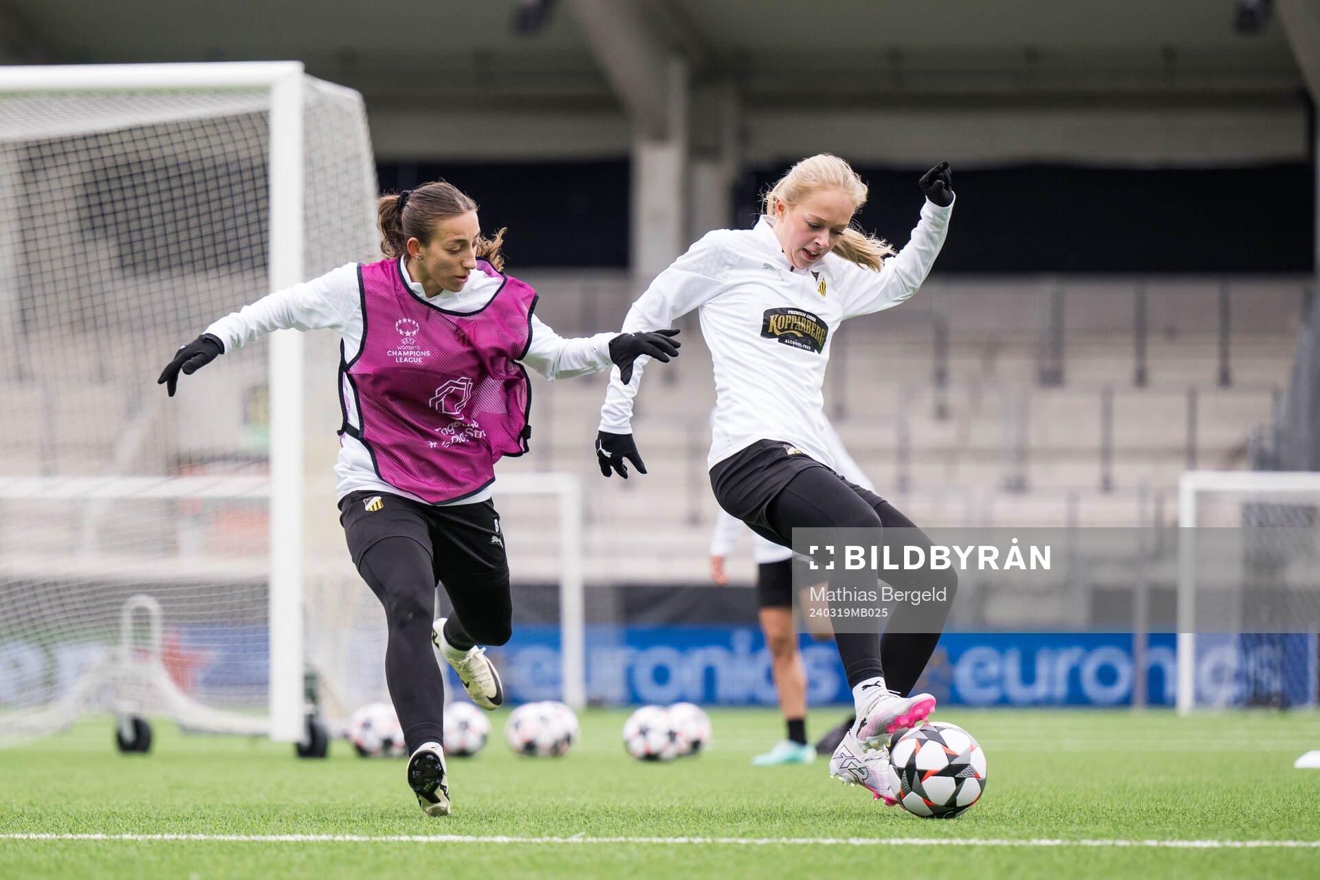 Rusul Rosa Kafaji and Lisa Löwing of Häcken during a training session on March 19, 2024 in Gothenburg.