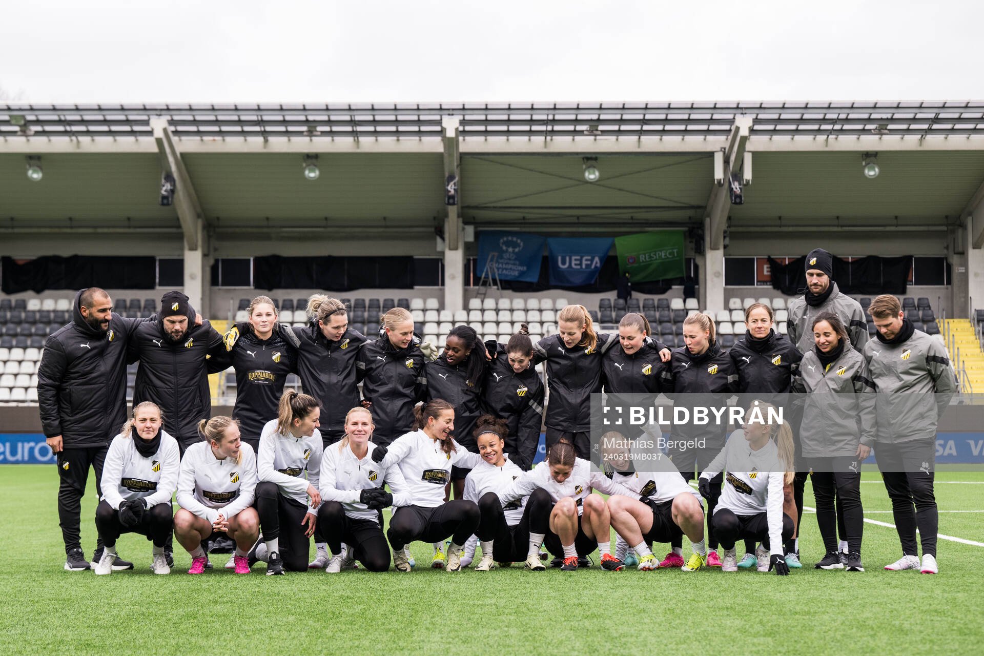 Players and staff pose for a picture