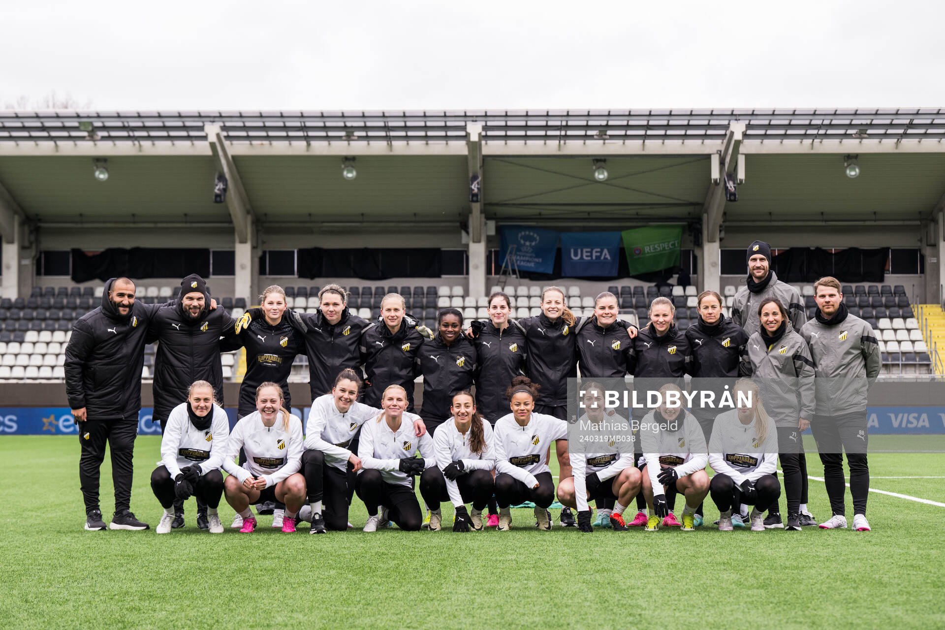 Players and staff of Häcken pose for a photo