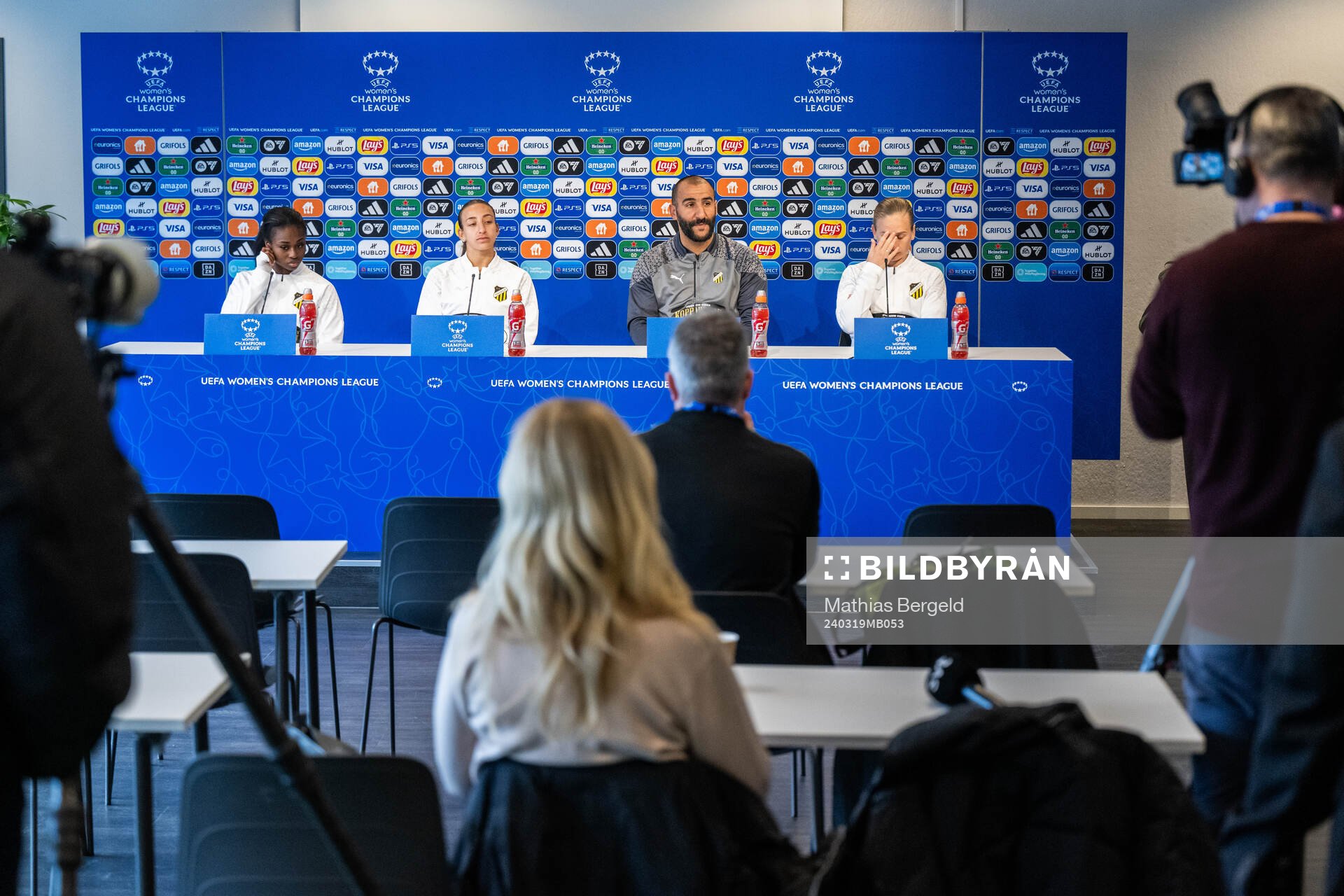Monica Jusu Bah, Rusul Rosa Kafaji, head coach Mak Lind and