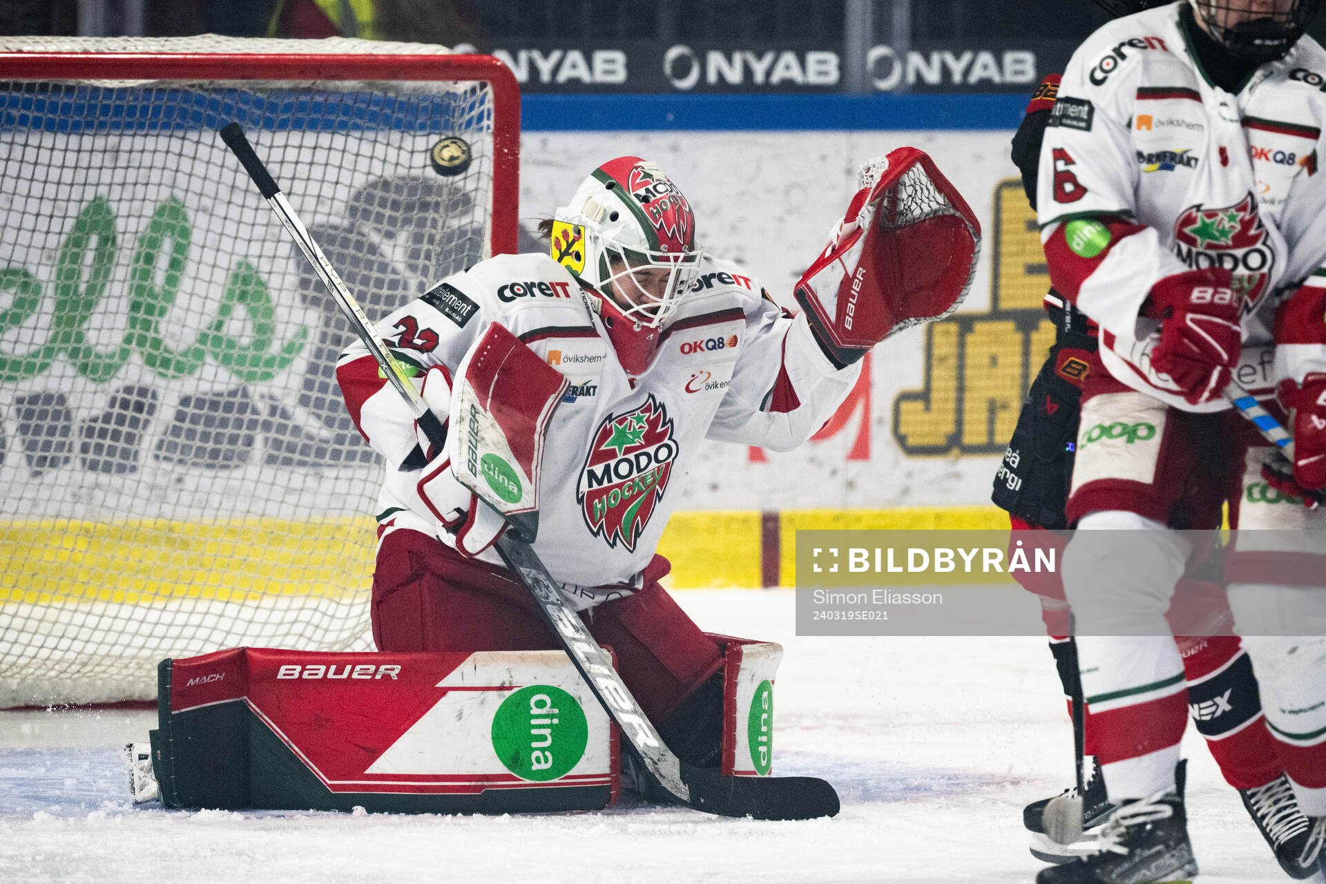 Luleås Anna Kjellbin (ej i bild) gör 1-0 bakom Modos