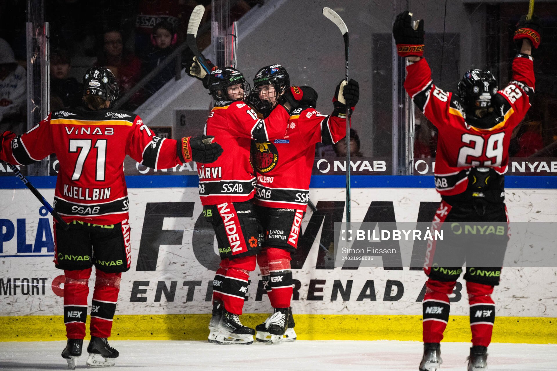 Luleås Jenna Pirttijärvi och Petra Nieminen jublar