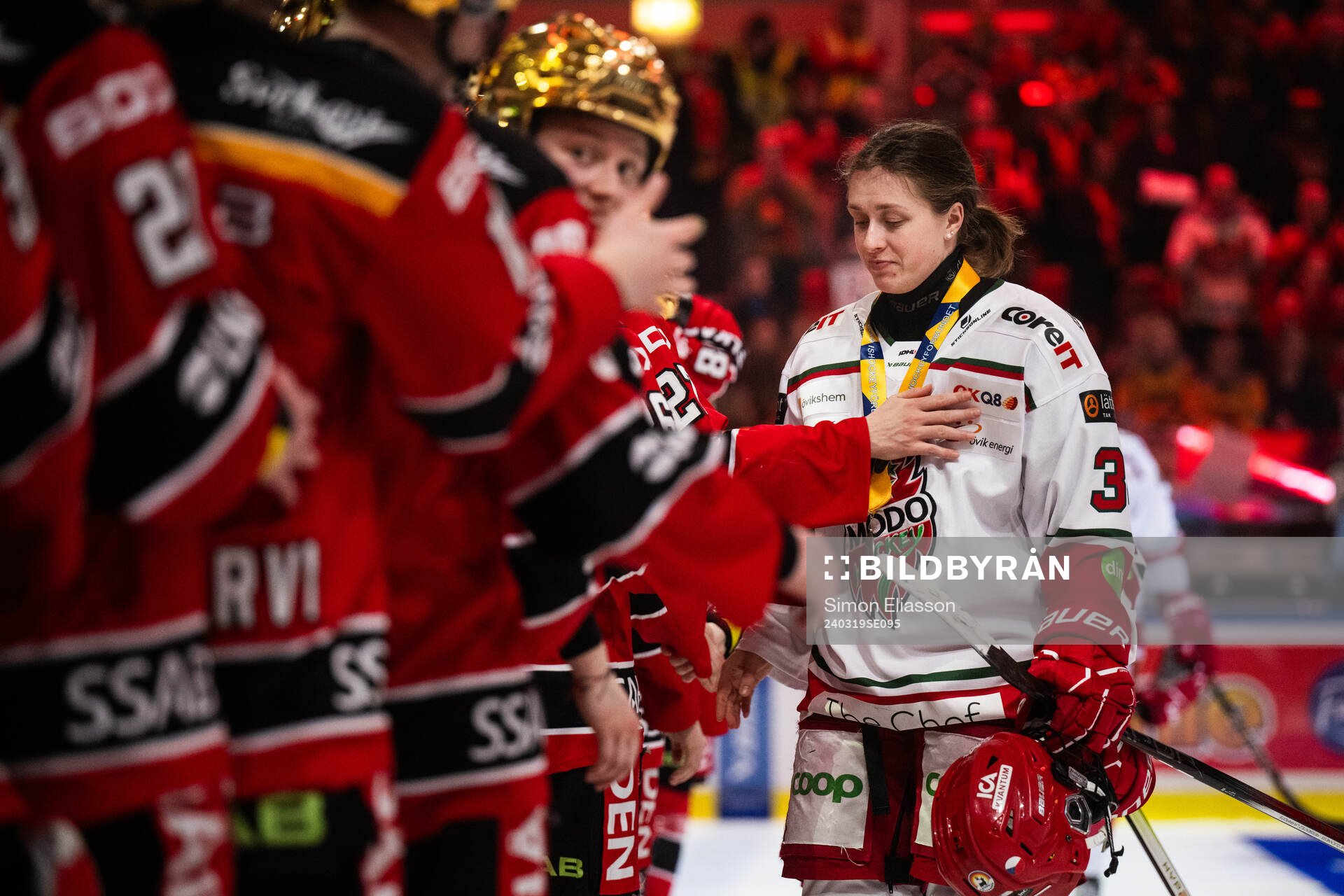 Modos Vendula Pribylova tackar Luleås spelare