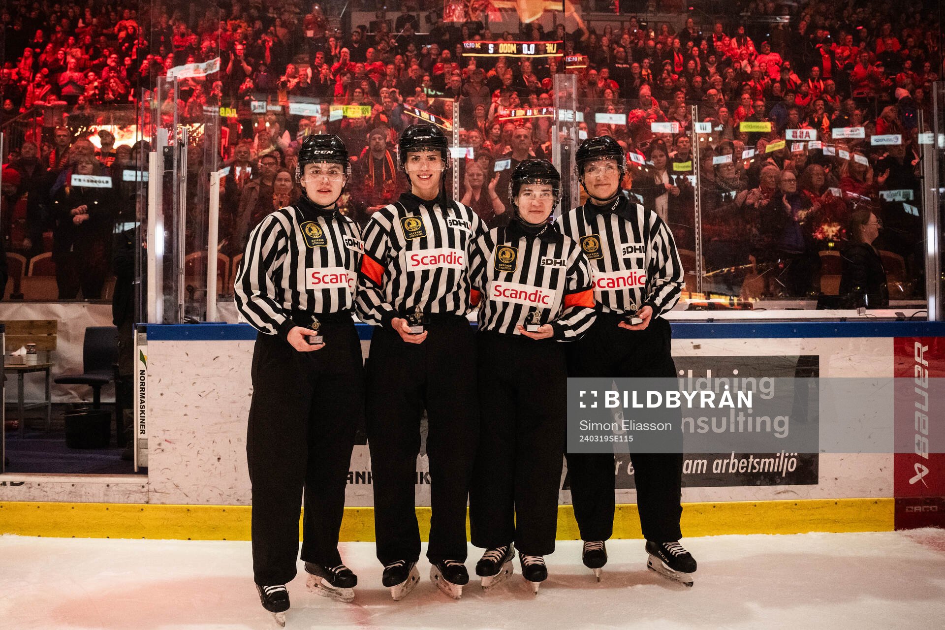 Linjedomare Ottilia Classon, domare Anna Hammar, domare Ida