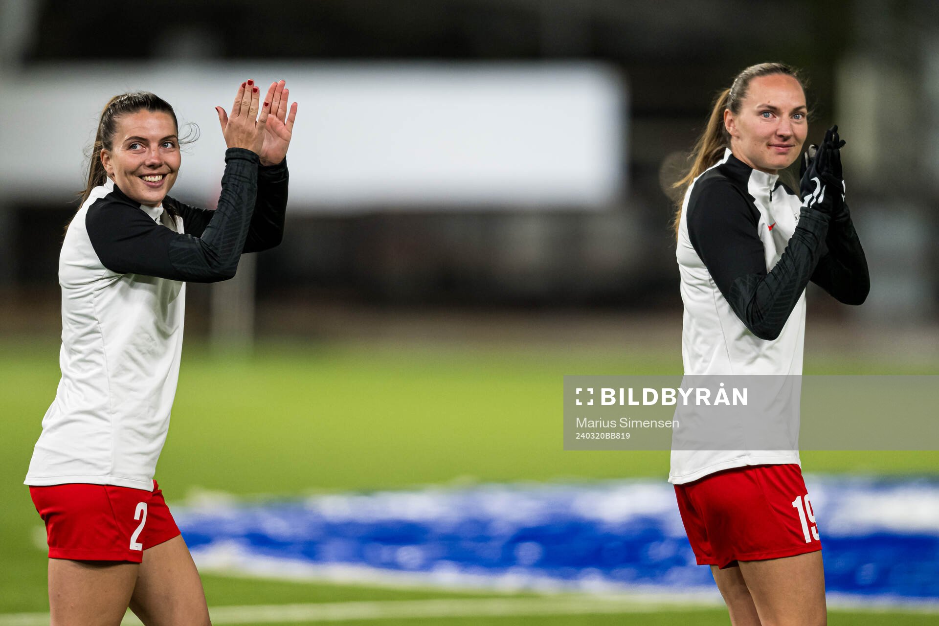 Cecilie Kvamme and Marit Bratberg Lund of Brann warms up