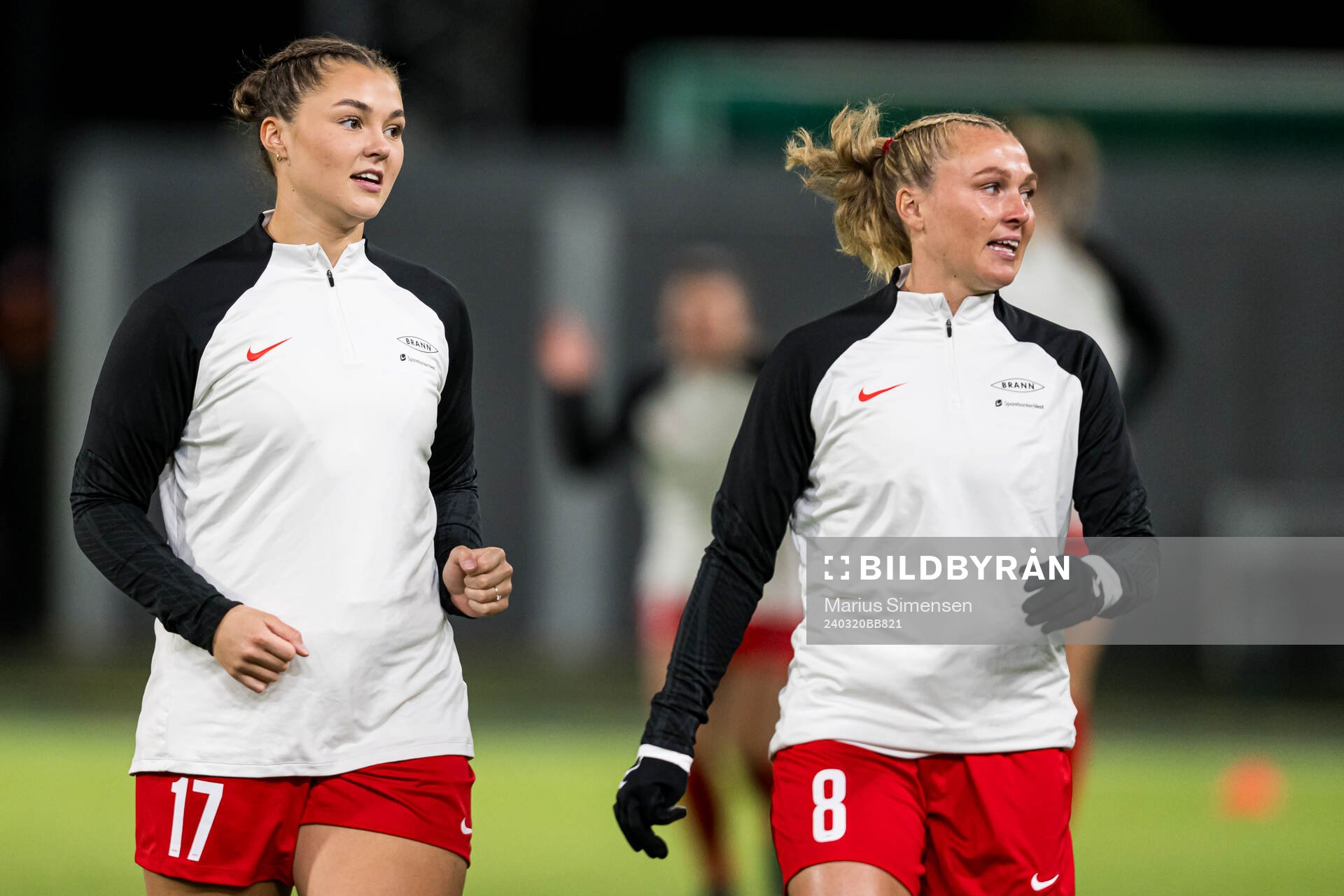 Anna Aahjem and Karoline Haugland of Brann warms up