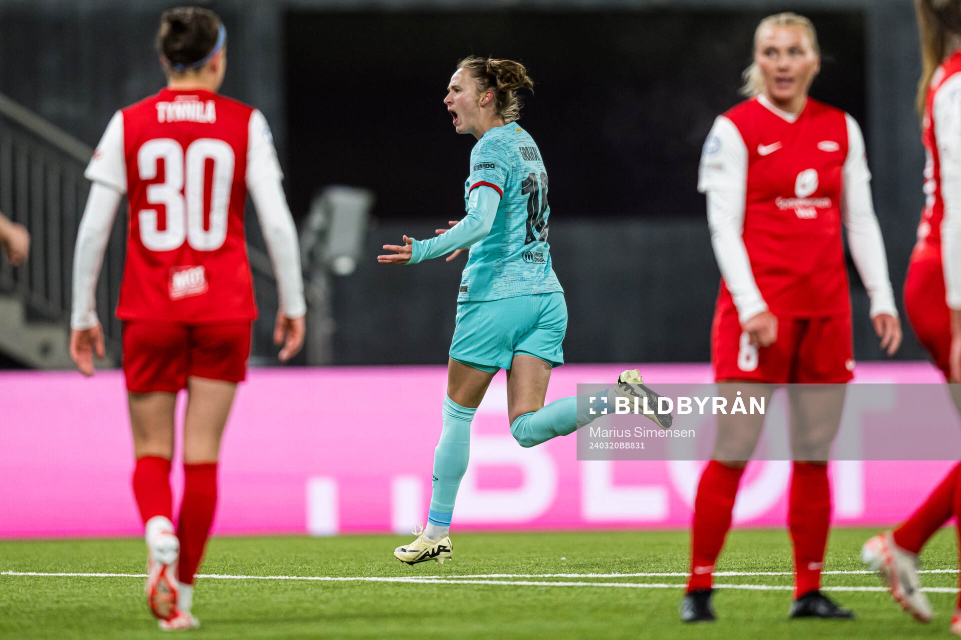 Caroline Graham Hansen of Barcelona celebrates
