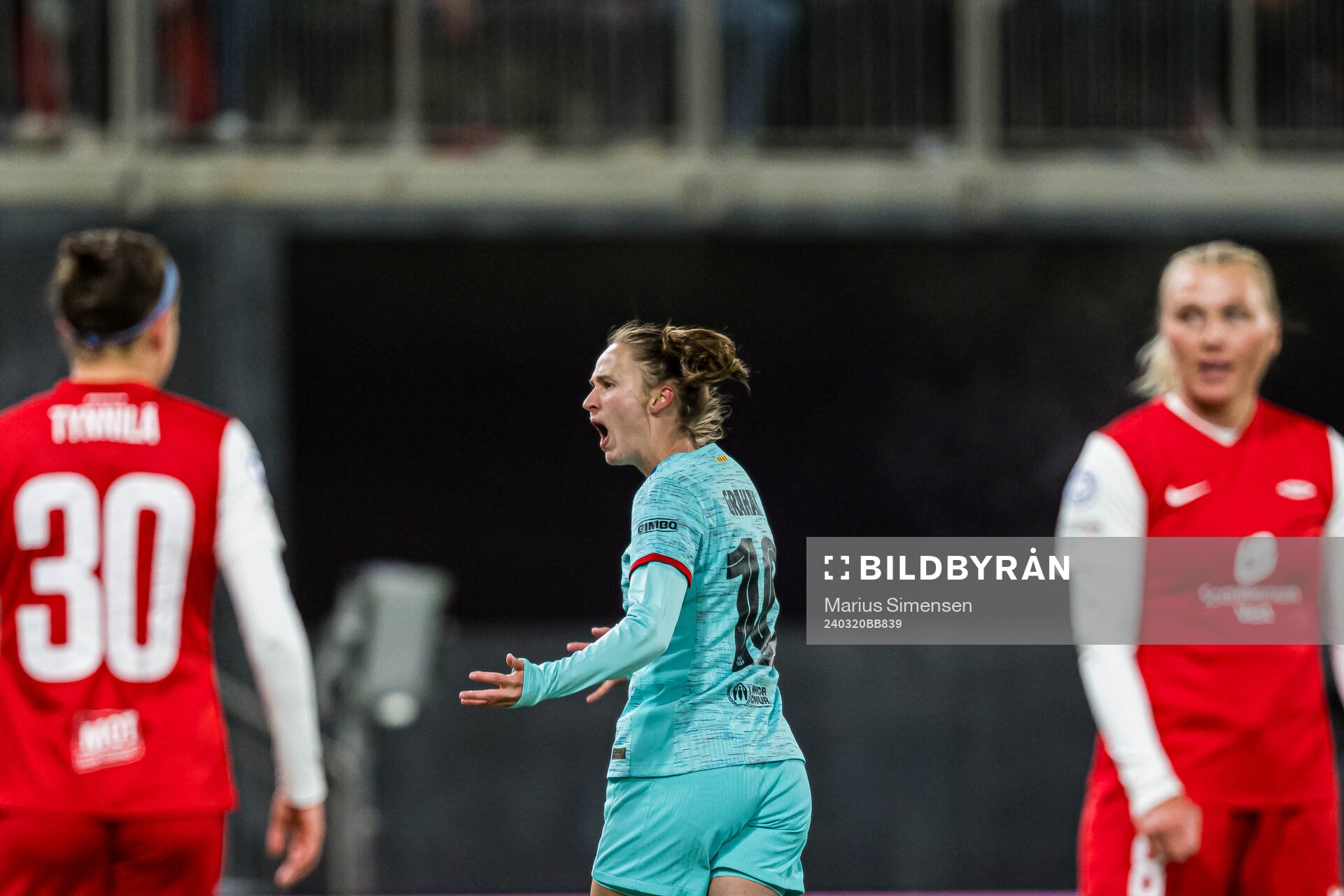 Caroline Graham Hansen of Barcelona celebrates