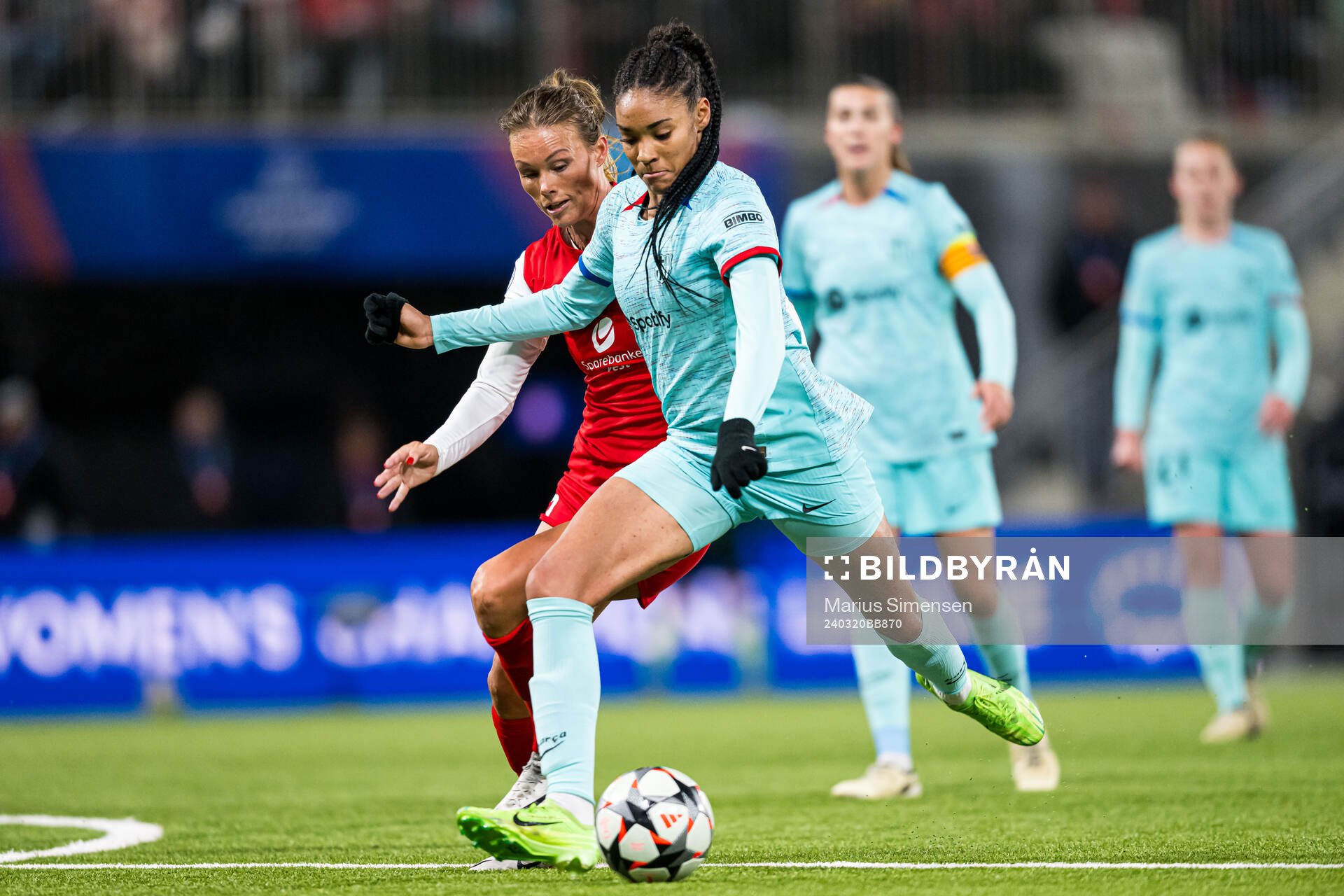 Ingrid Stenevik of Brann and Salma Paralluelo of Barcelona