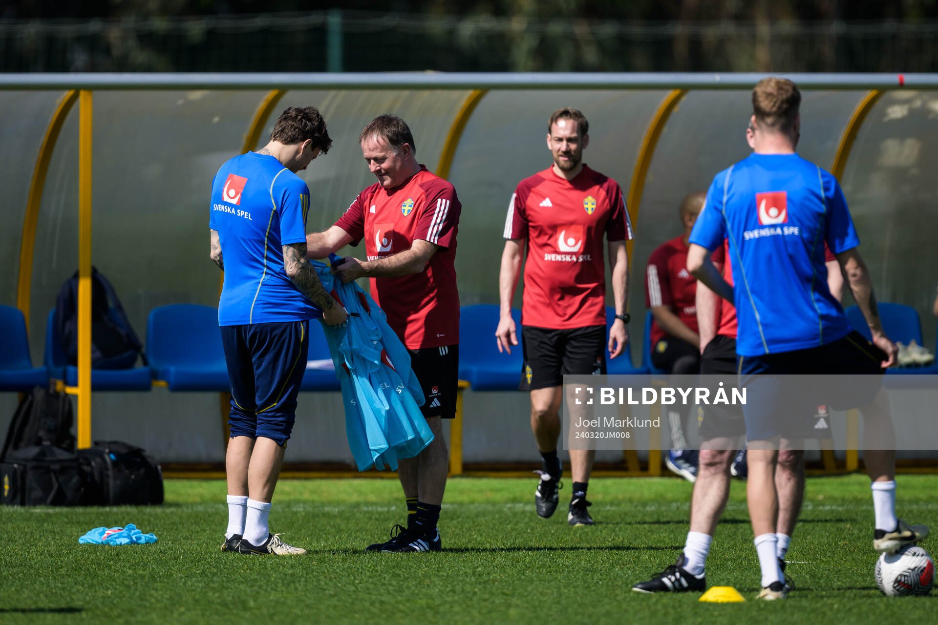 Victor Nilsson Lindelöf and assistant coach Remy